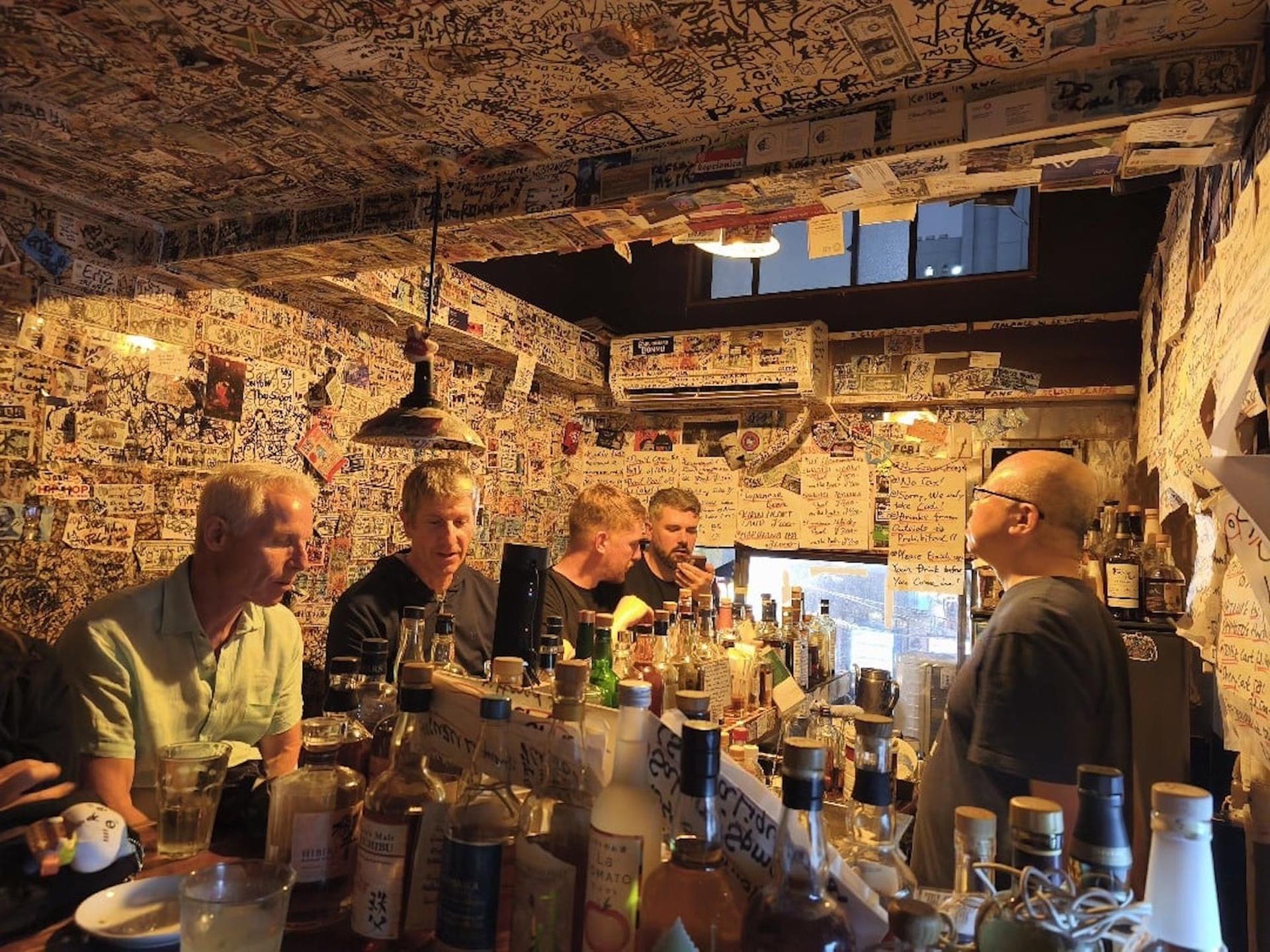 Tokyo Bar Hopping in Shinjuku: Free-flow, Full Dinner, Golden Gai - Thumbnail 2