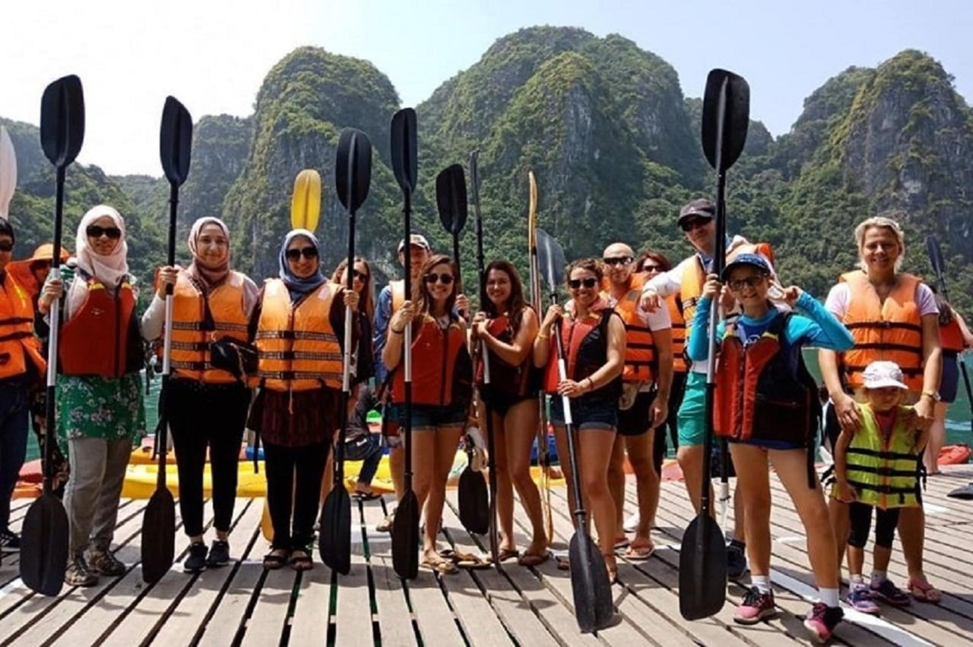 Dragonfly Day Cruise: Ha Long Bay, Thien Cung Cave Private Tour - Thumbnail 6