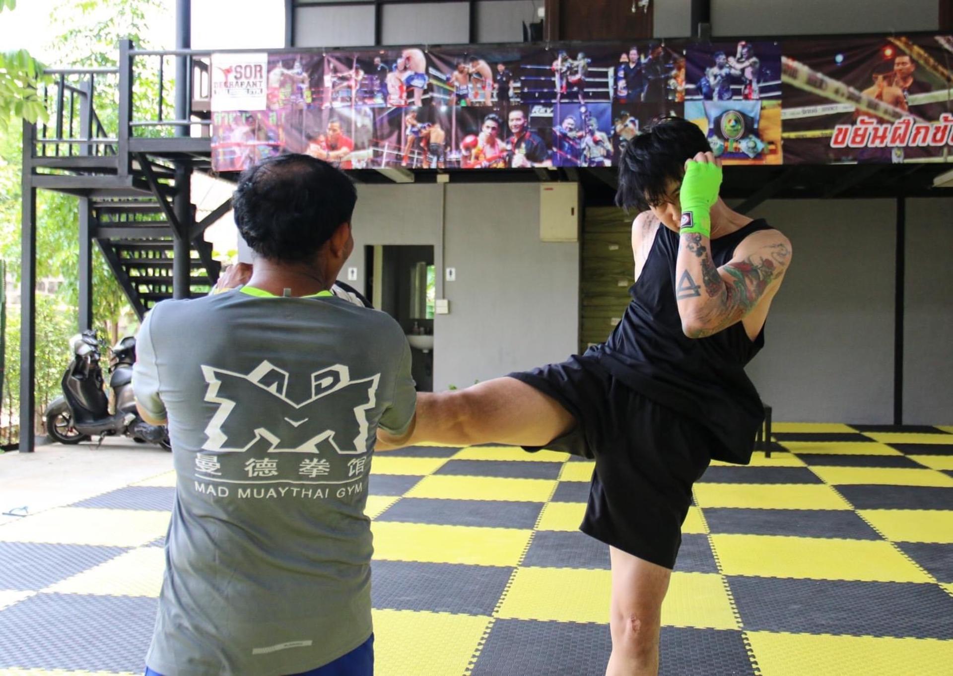 Muay Thai Class by Sor Dechapant Boxing Gym in Bangkok - Thumbnail 3