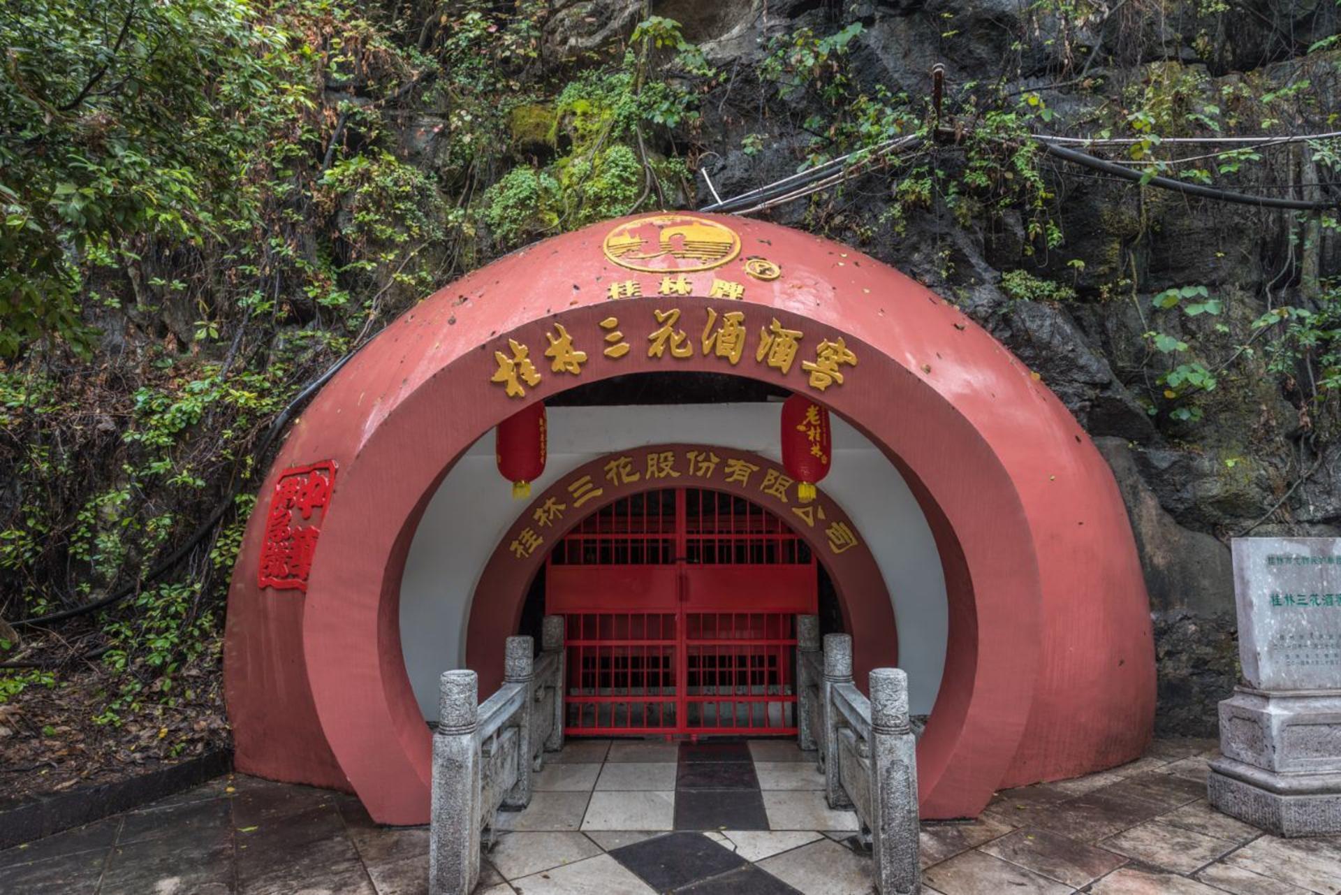 Elephant Trunk Hill Scenic Area - Thumbnail 4