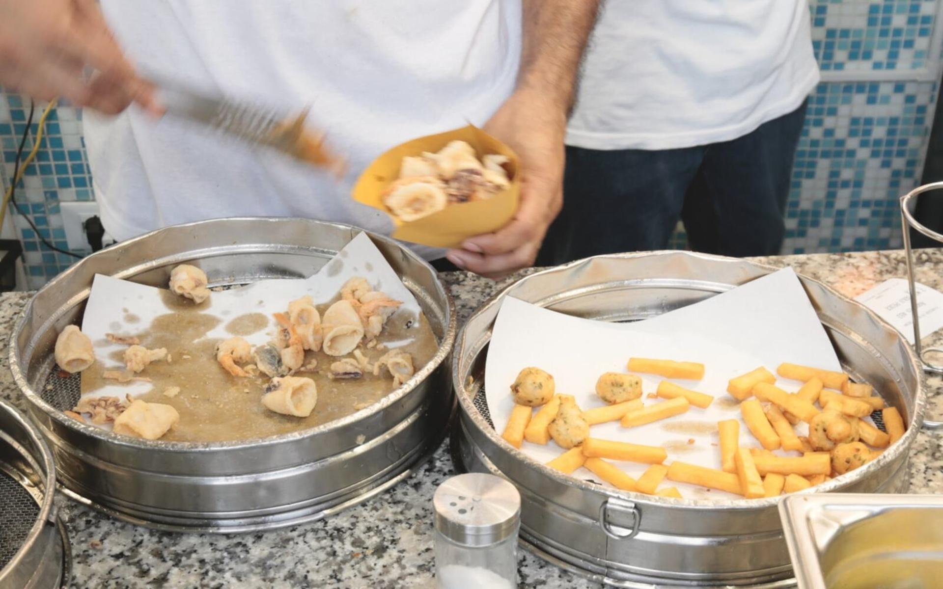Guided food tour with wine tastings in Genoa - Thumbnail 2
