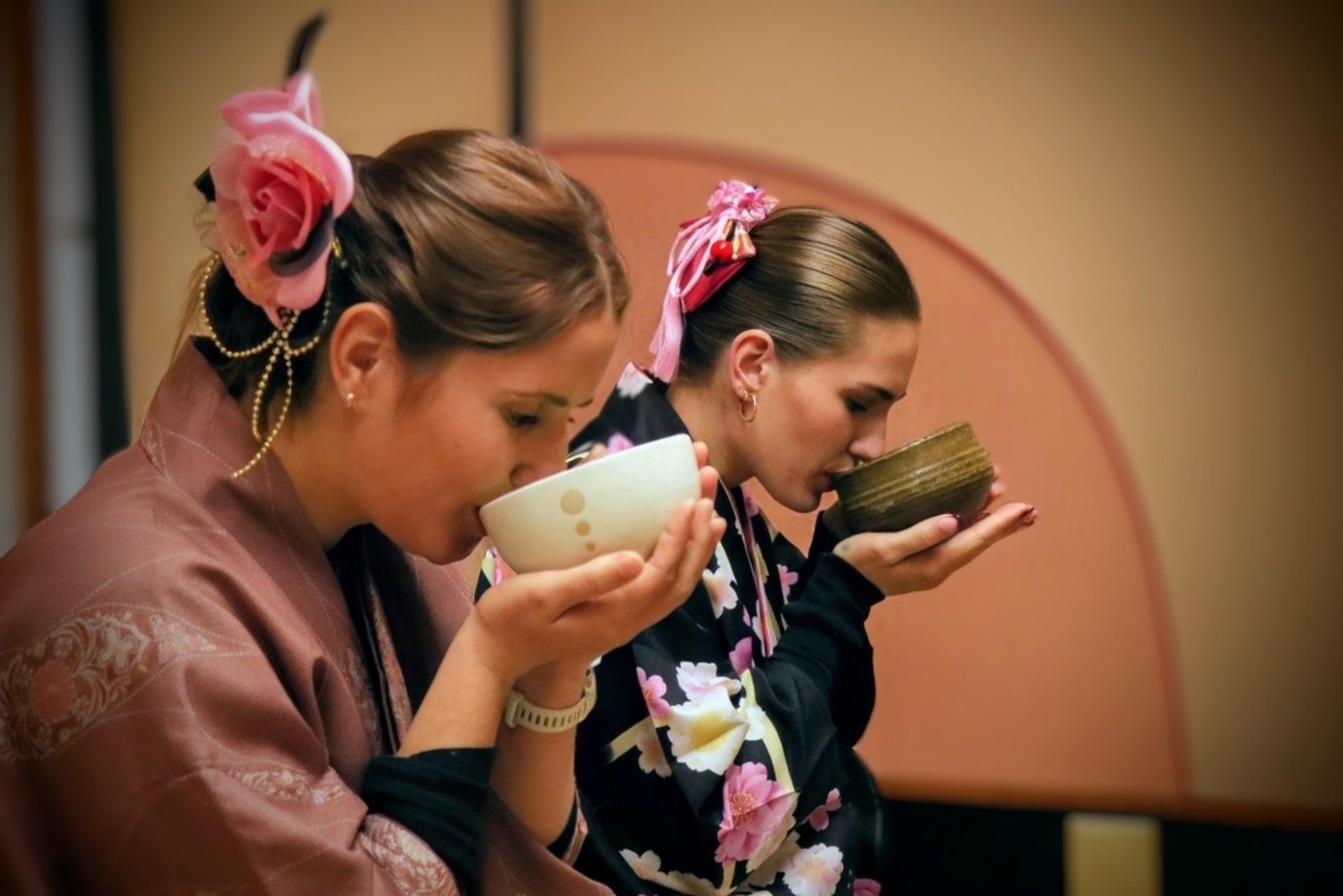 Learn Zen of Making tea Matcha,enjyoing Wagashi in kimono set - Thumbnail 38