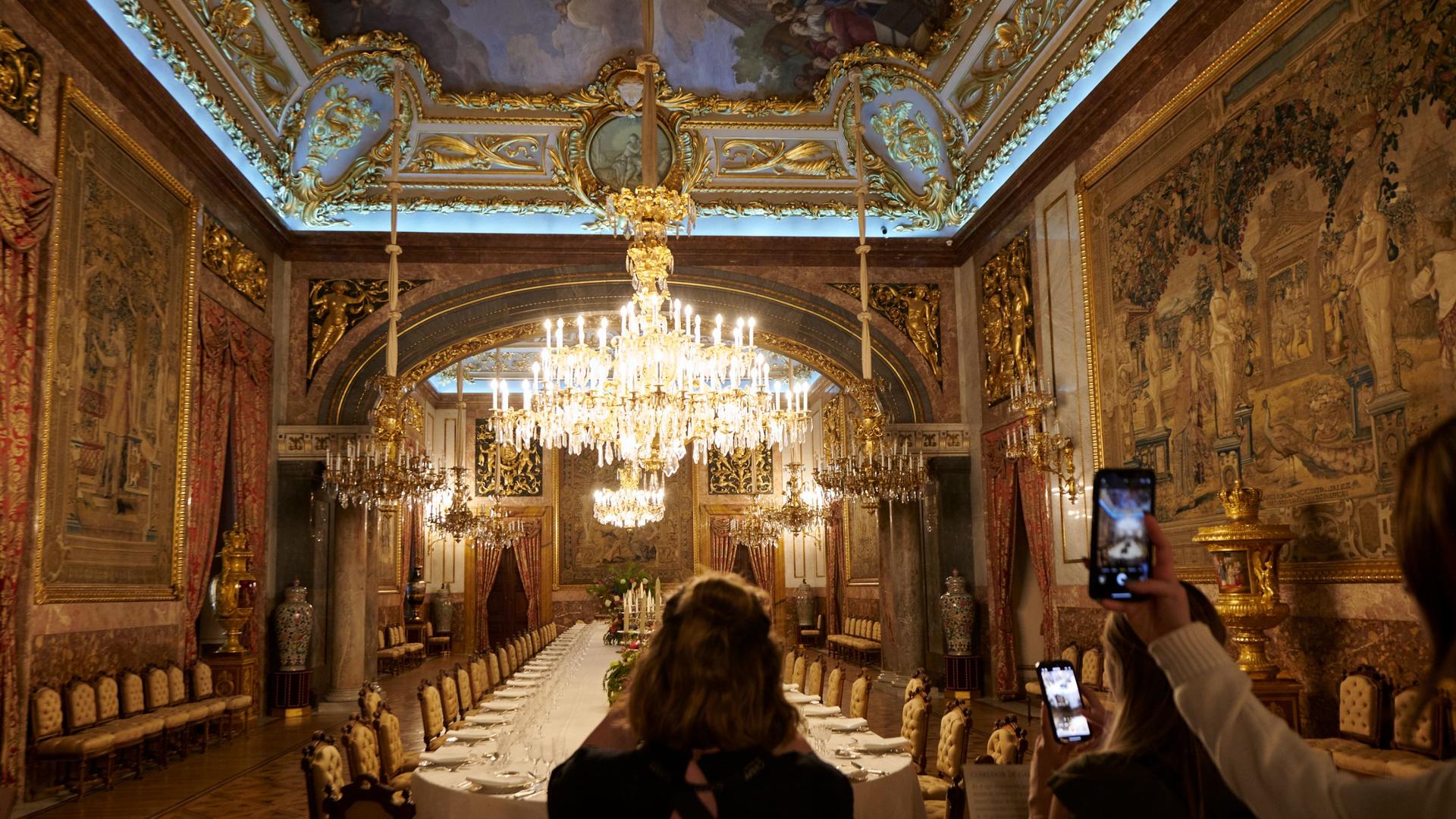 Royal Palace and Retiro Park walking tour in Madrid - Thumbnail 3