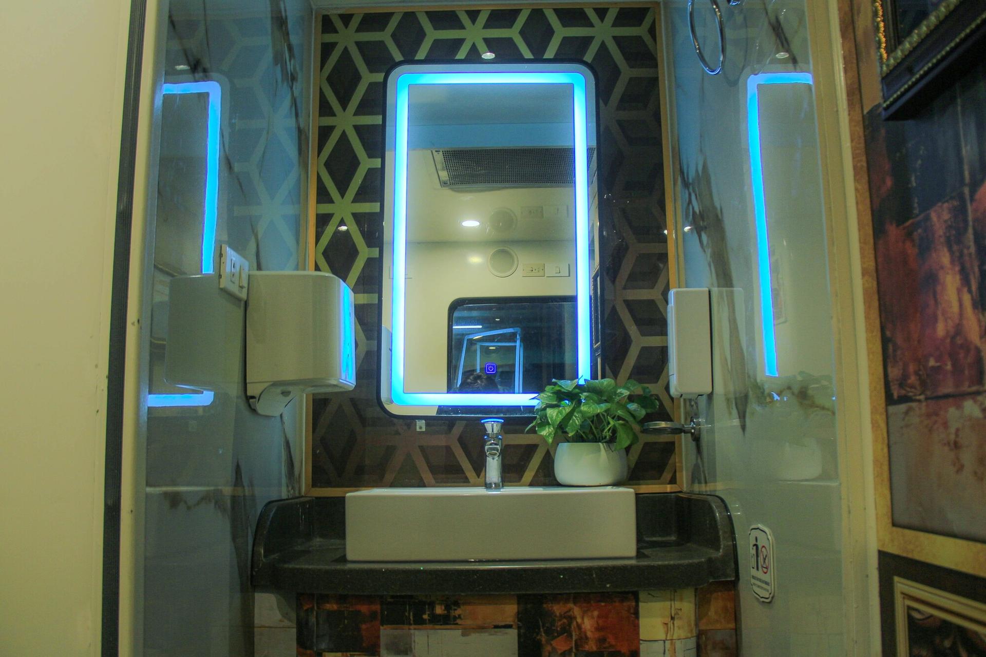 Ha Noi - Da Nang Train by Chapa Express - Thumbnail 6