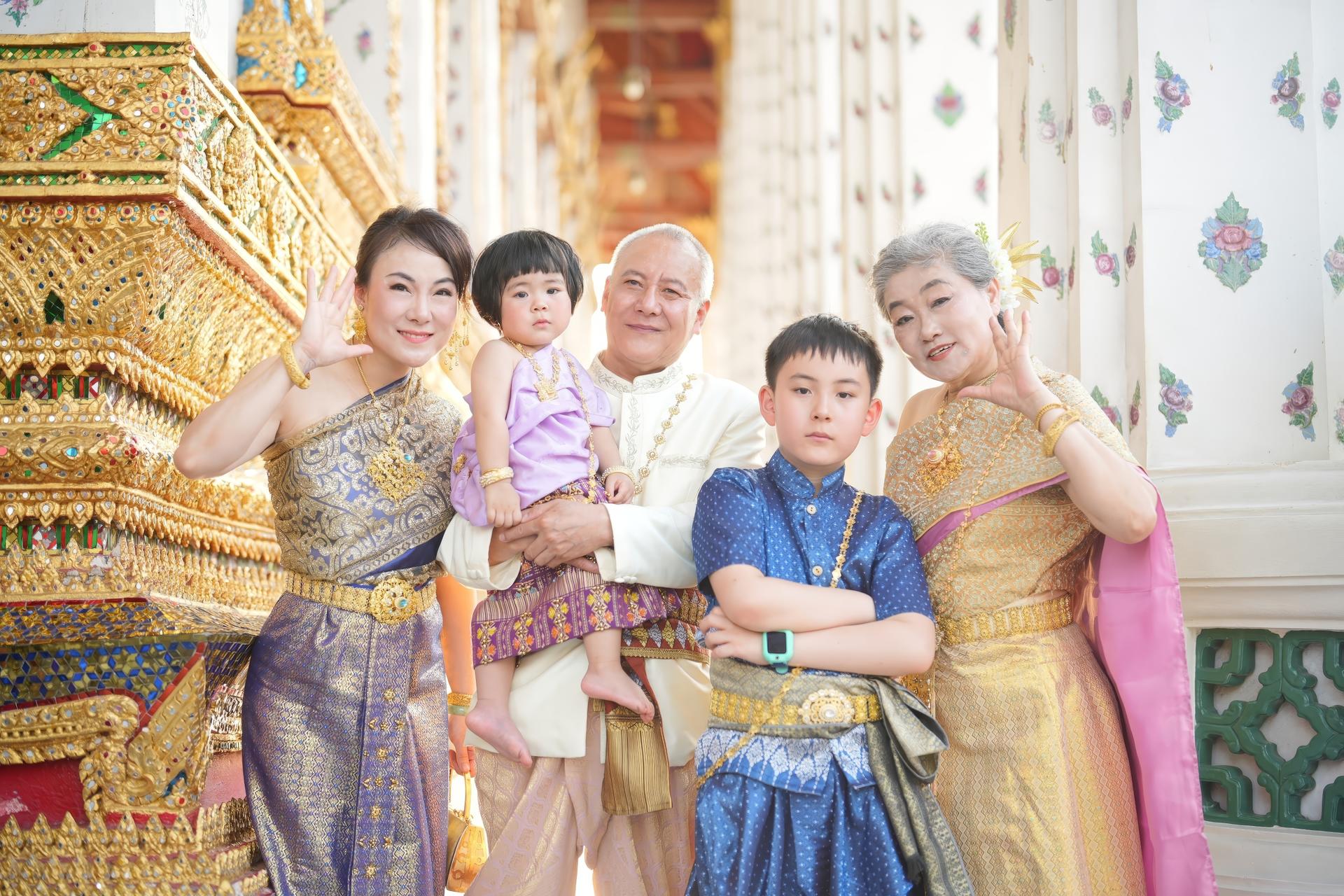 Thai Costume Rental Experience in Bangkok by Thai Glam Studio - Thumbnail 5