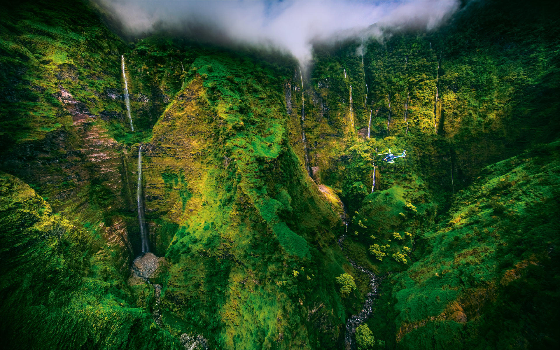 Waterfalls of West Maui and Molokai Helicopter Tour - Thumbnail 6