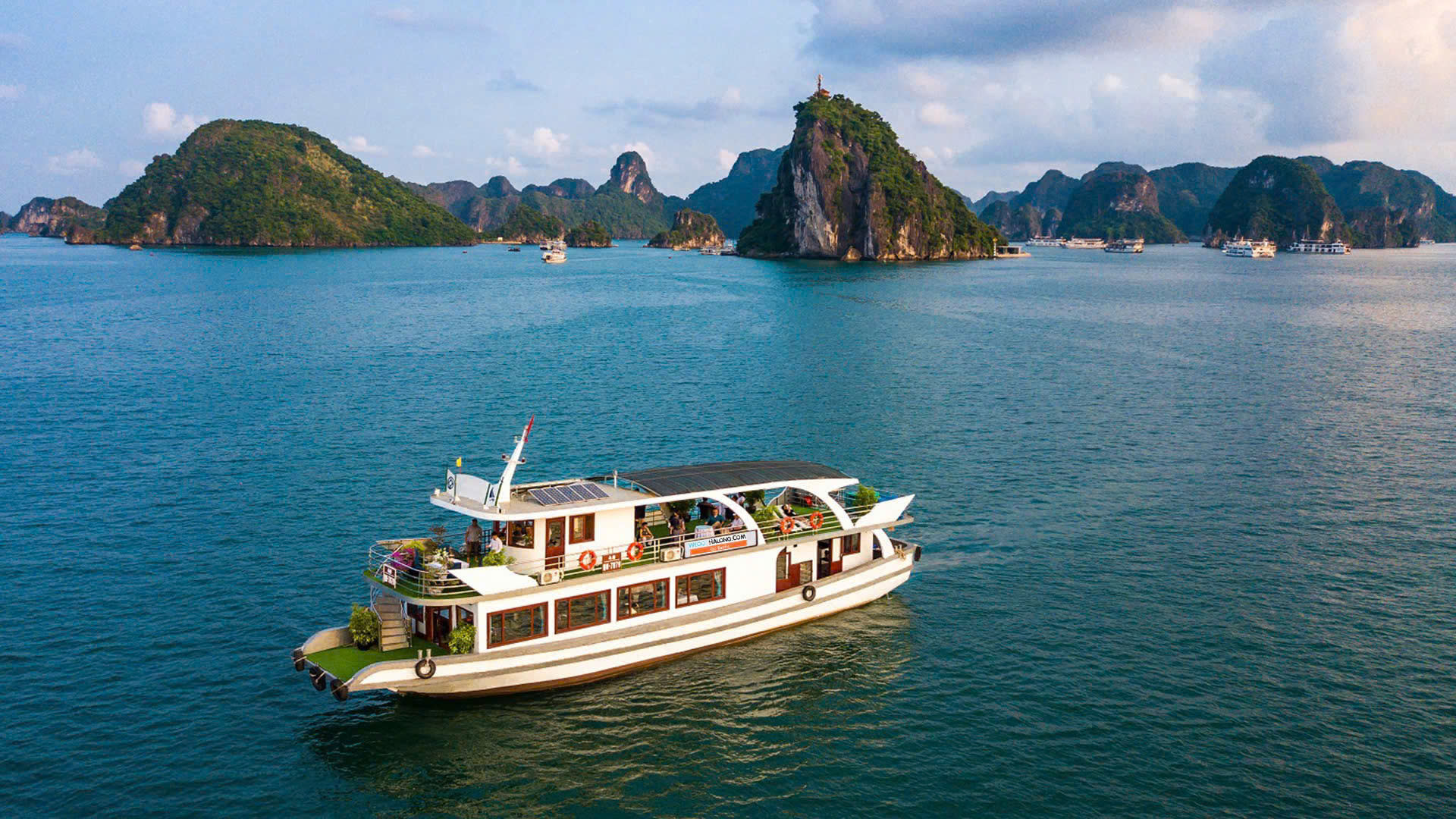 Ha Long Bay Full-Day Small Group Guided Nature Tour - Thumbnail 8