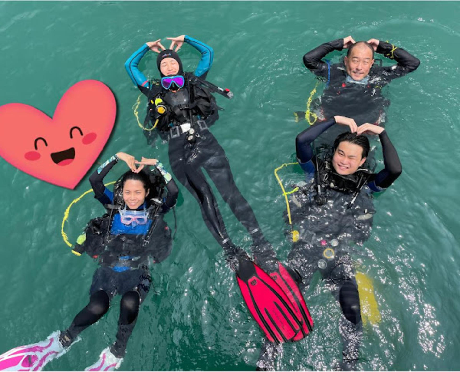 Discover Singapore's Seas: Open Water Diver with PADI Dive Center - Image 1