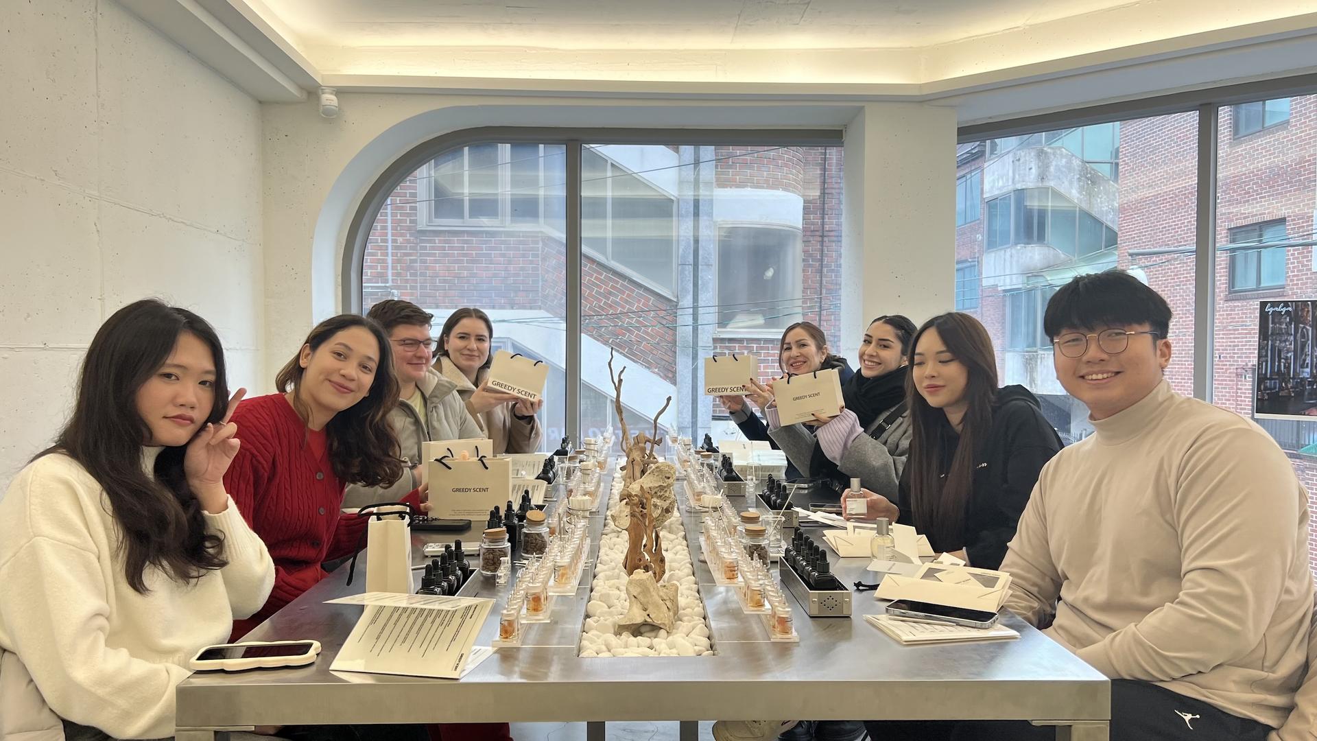 Greedy Scent Yeonnam: Custom Perfume Making Class in Hongdae - Thumbnail 14