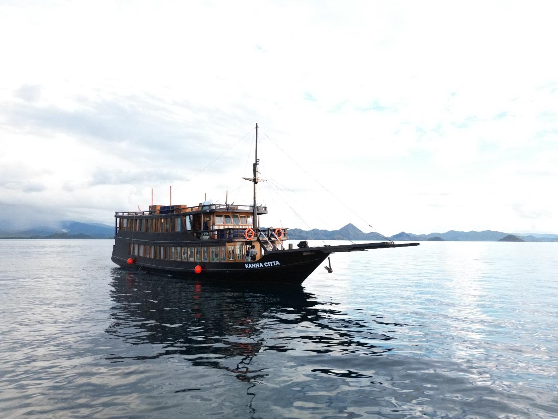 [Luxury Phinisi] 3D2N Sailing Liveaboard from Labuan Bajo - Thumbnail 27