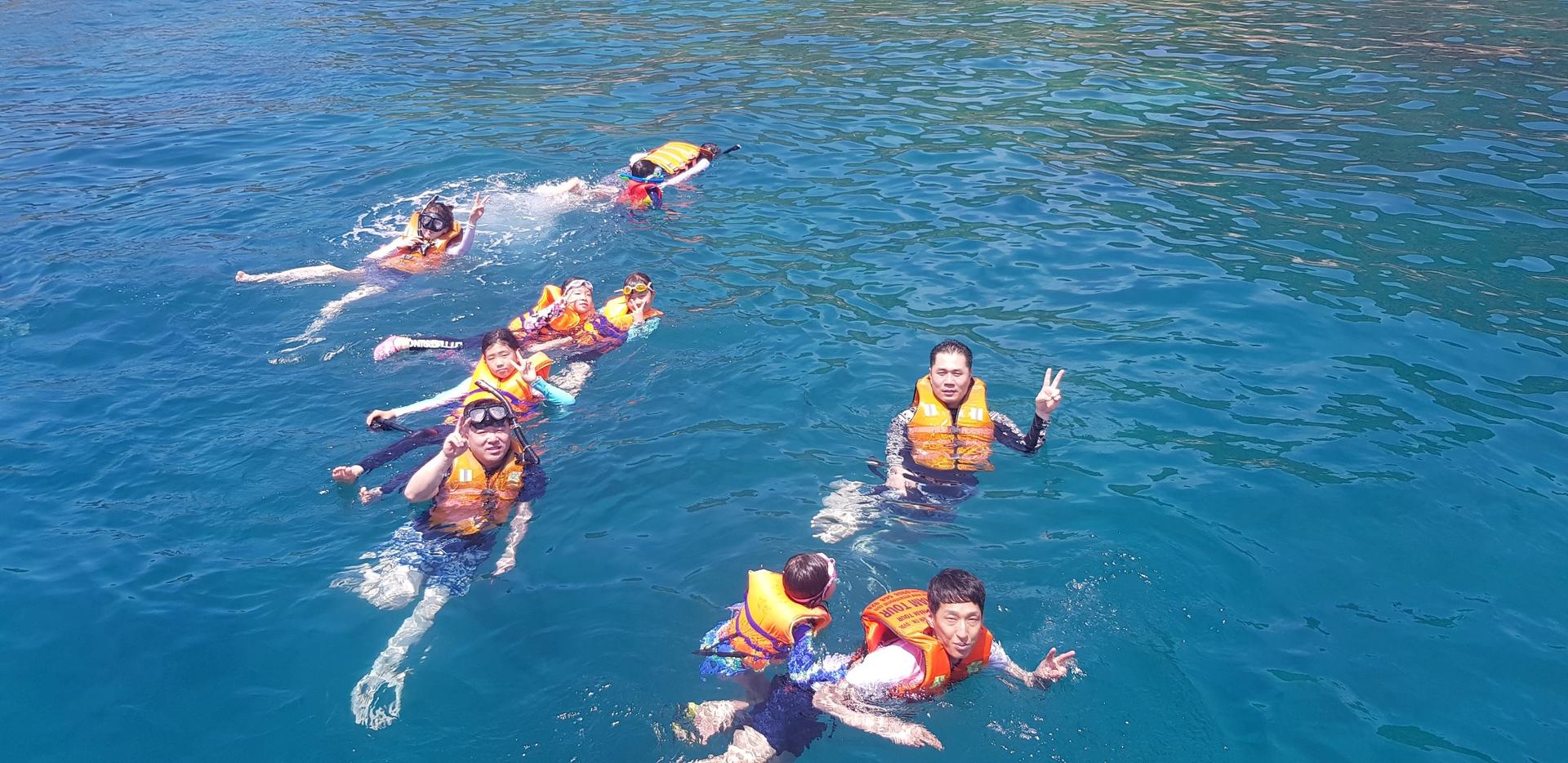 Deluxe Snorkeling Tour with Mud Bath at Merperle Hon Tam Nha Trang - Thumbnail 3