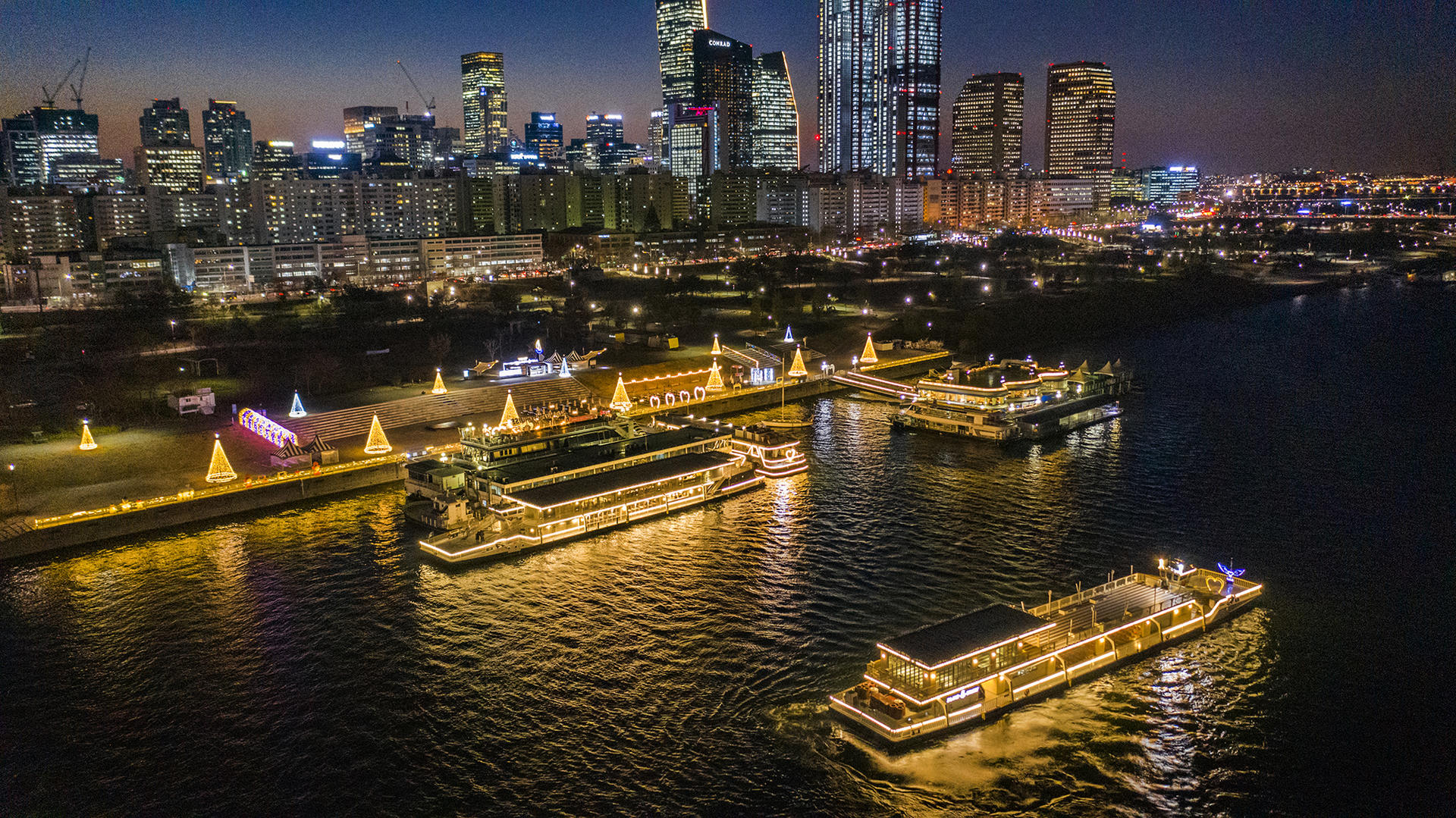 Seoul Han River Night Cruise & Guided Games Experience - Thumbnail 3