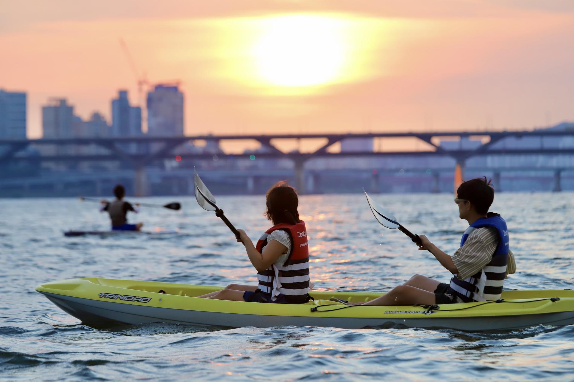 Kayak & SUP Experience on the Han River - Thumbnail 11