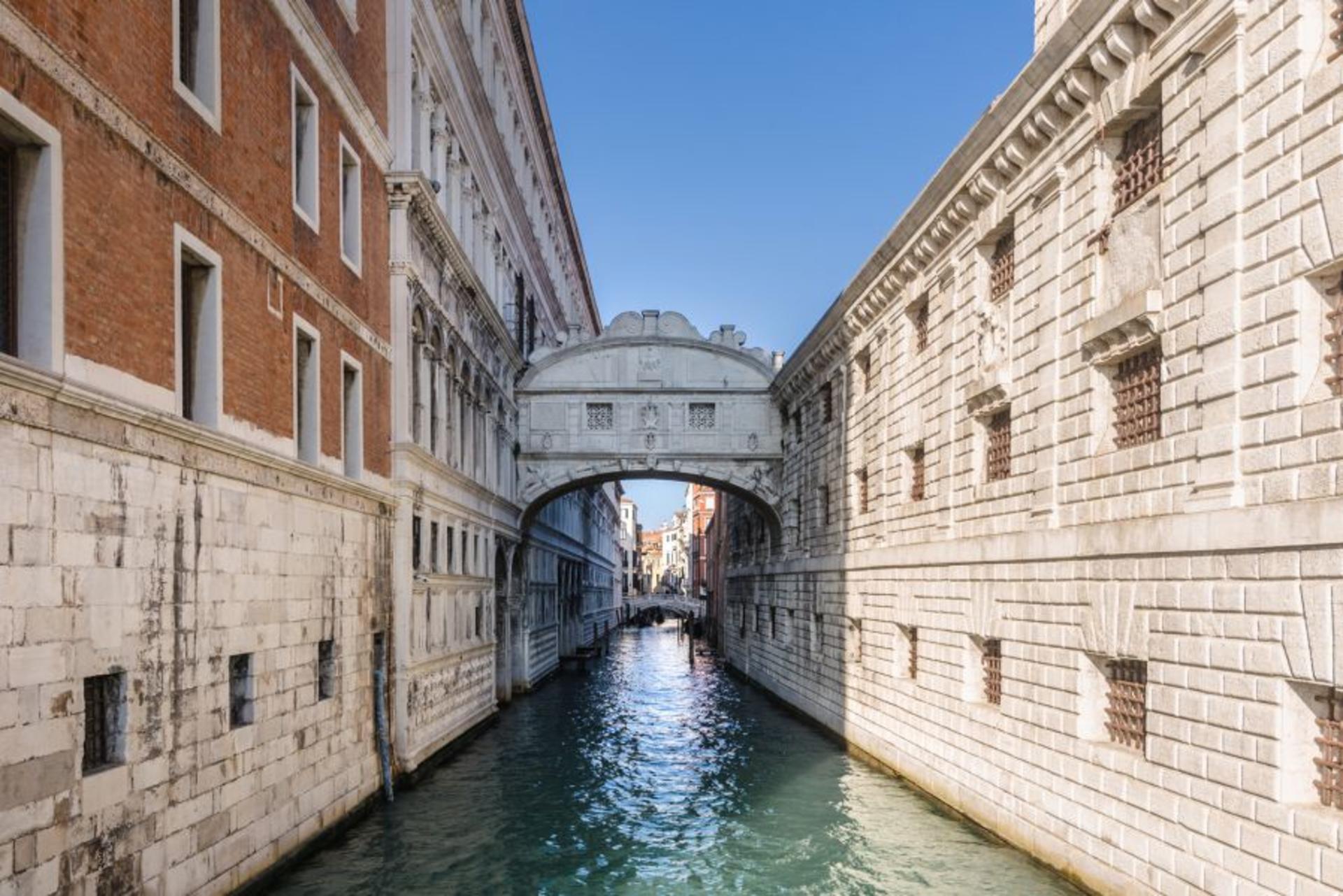 Golden Basilica, Ducal Palace, and Bridge of Sighs Tour - Thumbnail 2