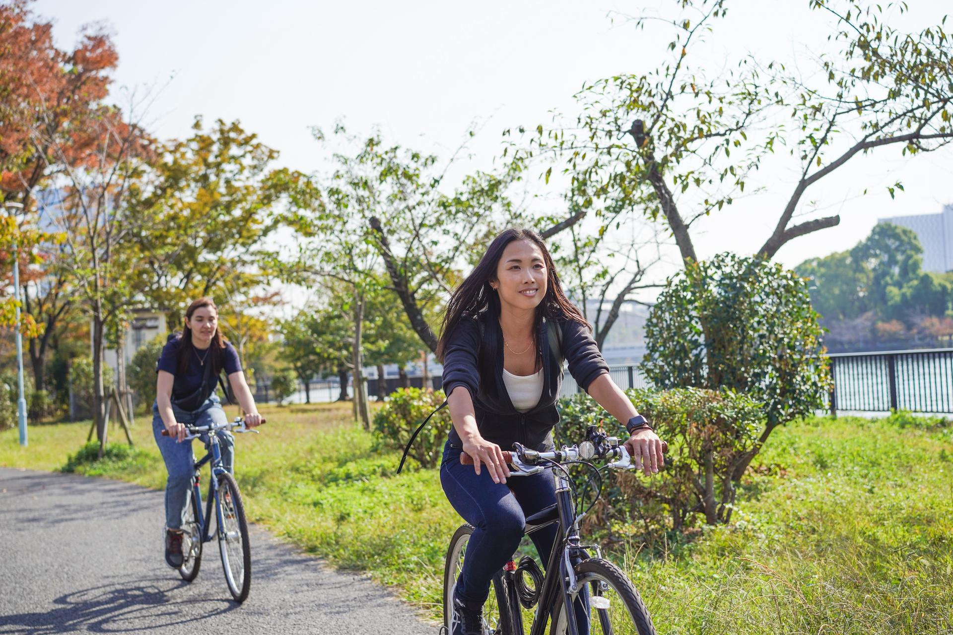 Osaka Castle & Local Neighborhoods 5h Bike Tour with Lunch - Thumbnail 3