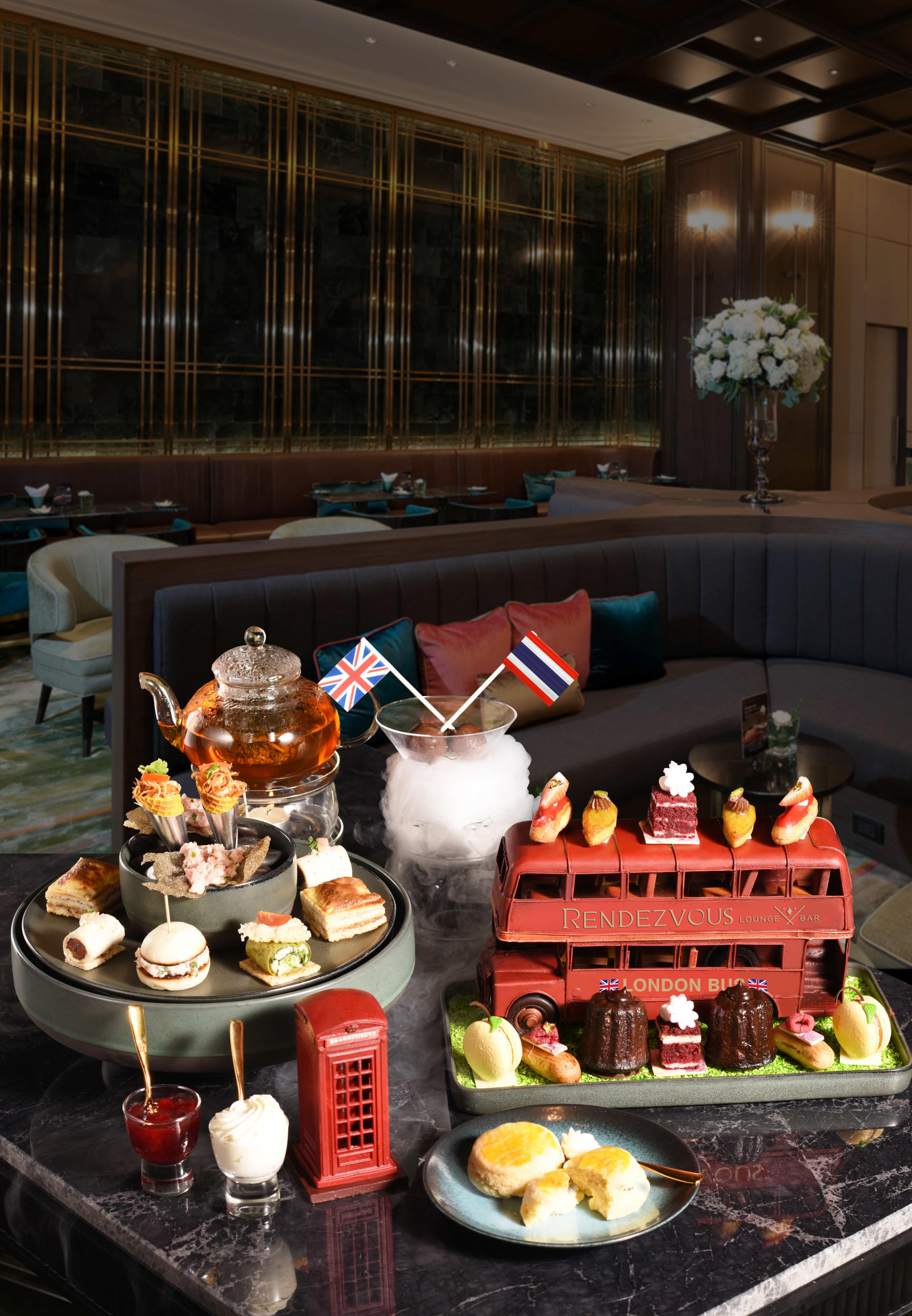 Rendezvous Lounge & Bar at The Landmark Bangkok Hotel - Image 1