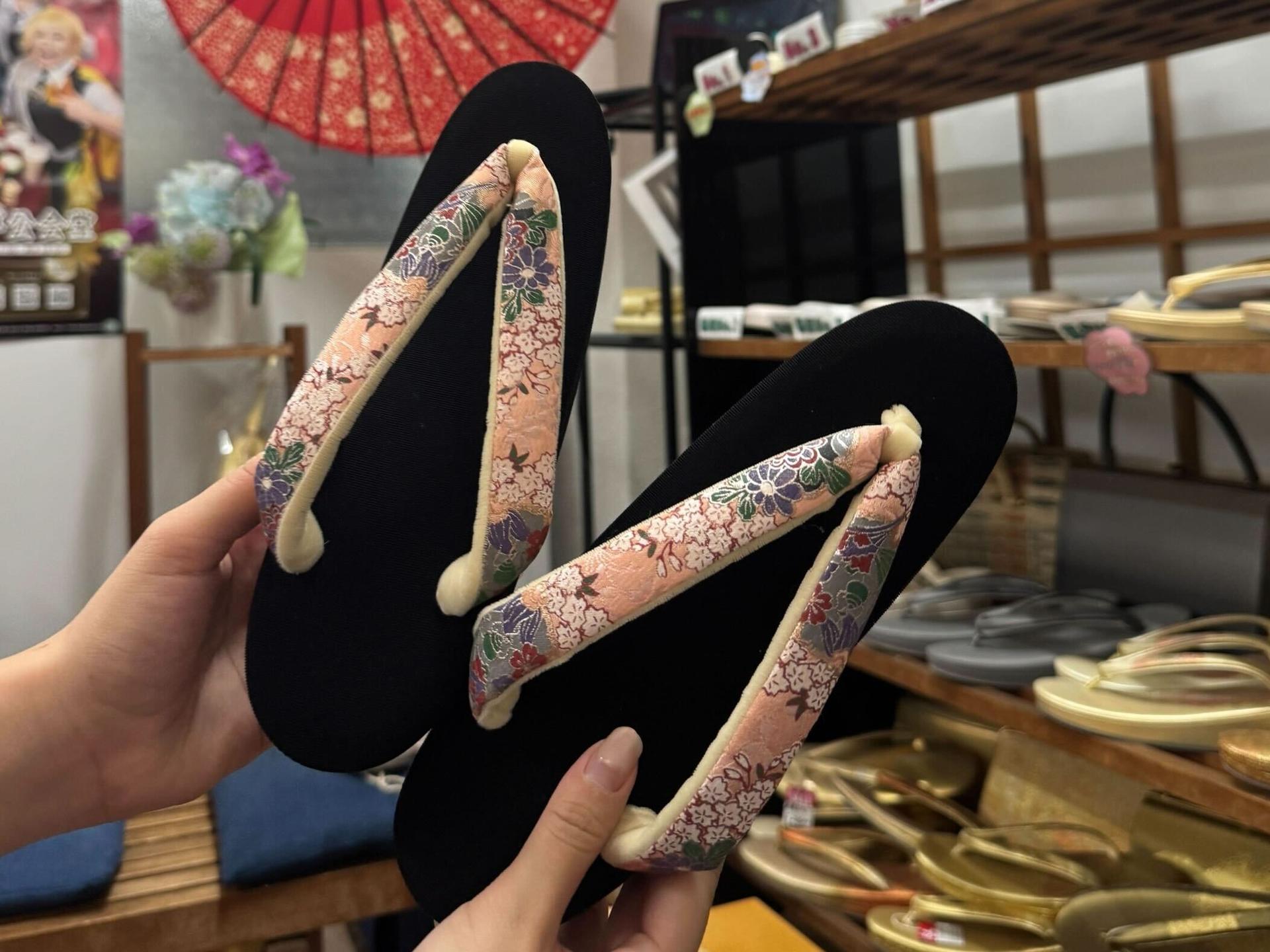 Asakusa Zori-Making: Craft Your Own Traditional Sandals - Thumbnail 3