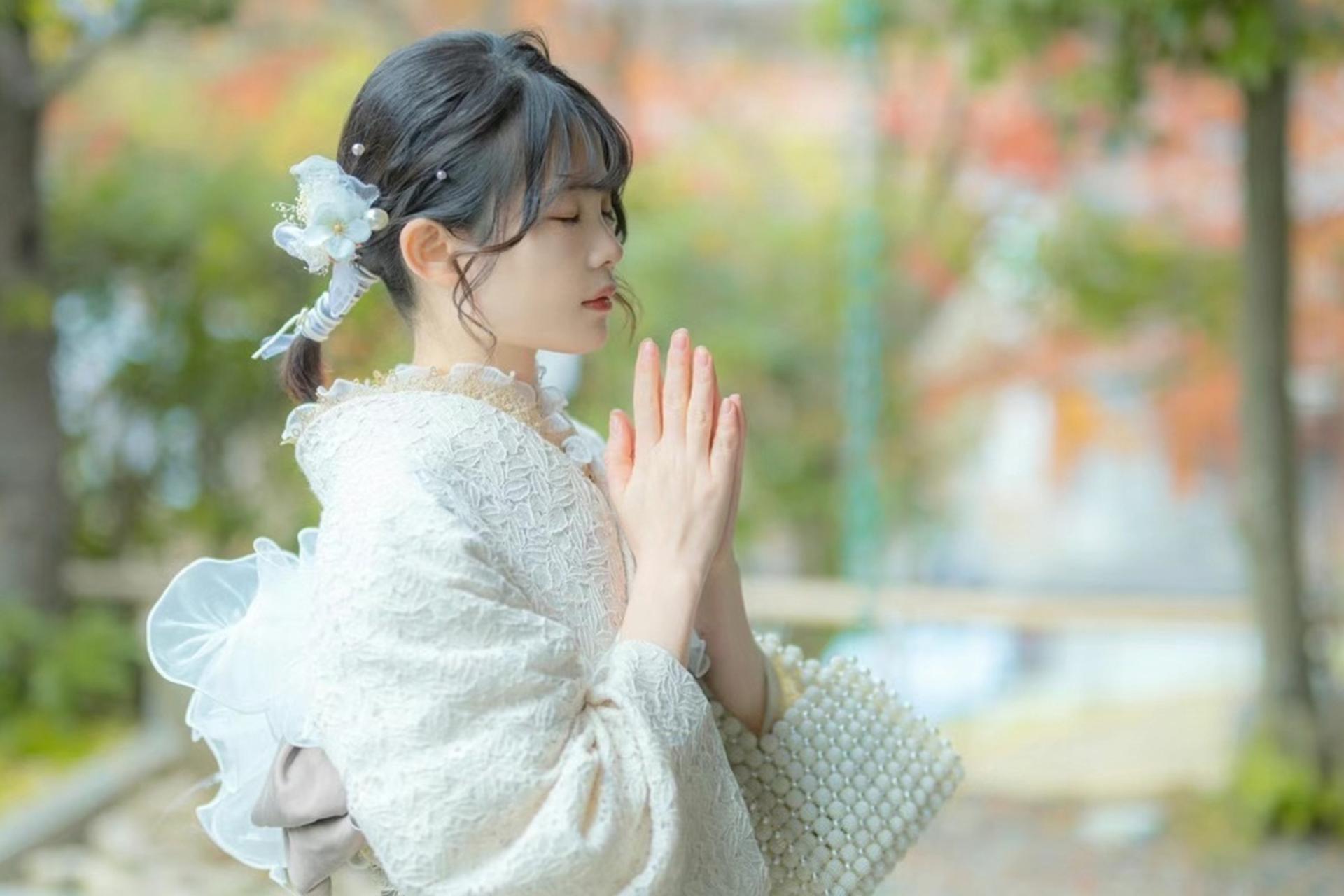 Kyoto Kimono Rental Experience & Japanese Style Makeup & Photo Shoot (Ookini Fushimi Inari Store) - Thumbnail 9