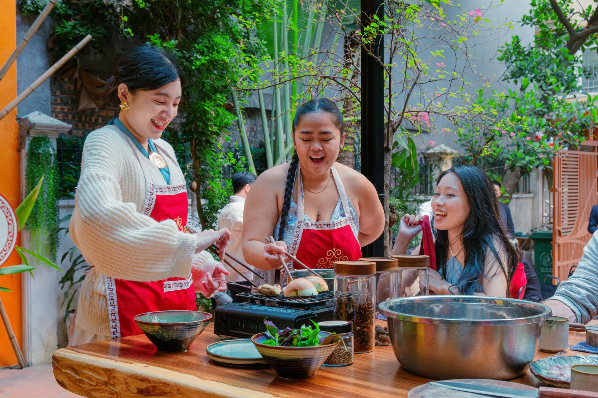 Stone Bowl Pho Cooking Class with Hanoi Specialty Coffee in Hanoi - Thumbnail 15