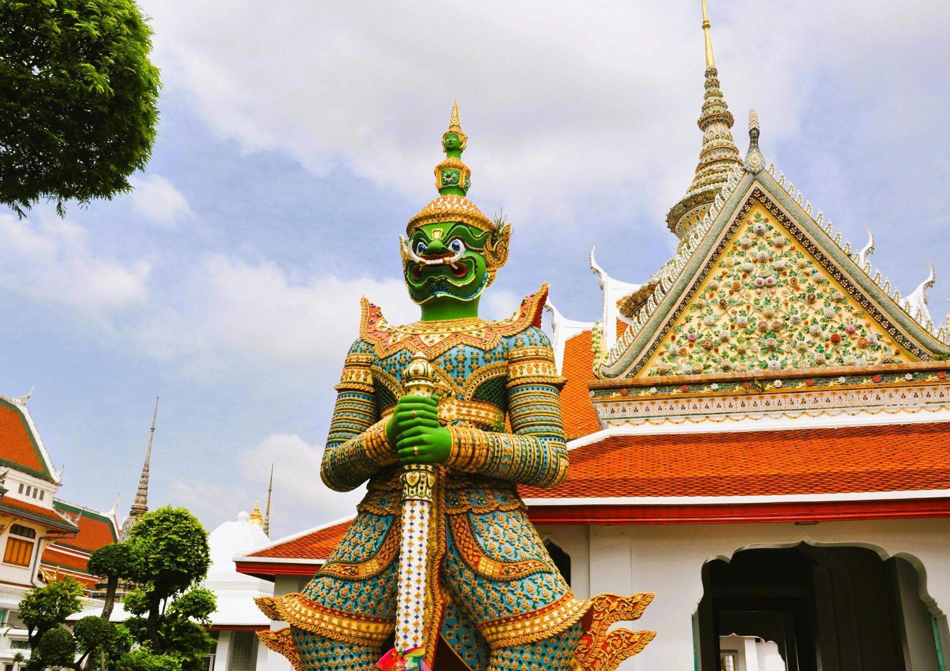 (Free eSIM)Thai Costume Photo Tour- Wat Arun in Bangkok(MyProGuide) - Thumbnail 17