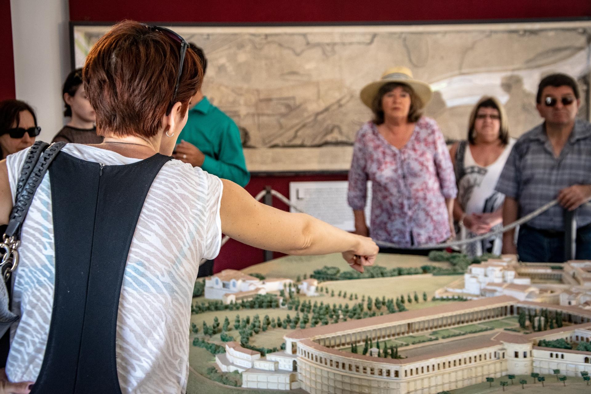 Tivoli, Villa d'Este, and Villa Adriana Day Tour from Rome - Thumbnail 2