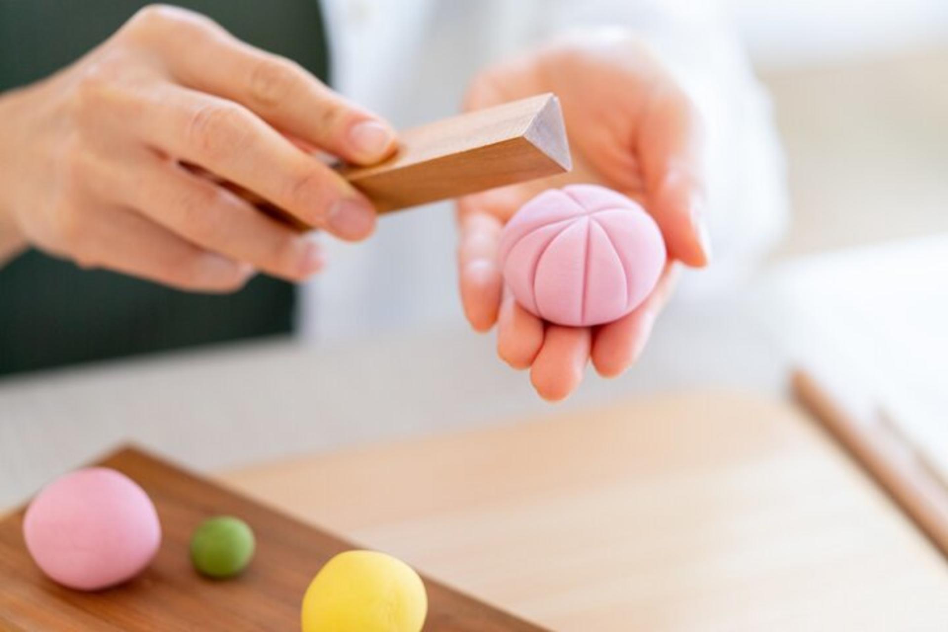 Tokyo: Japanese Sweets Making Experience - Thumbnail 4