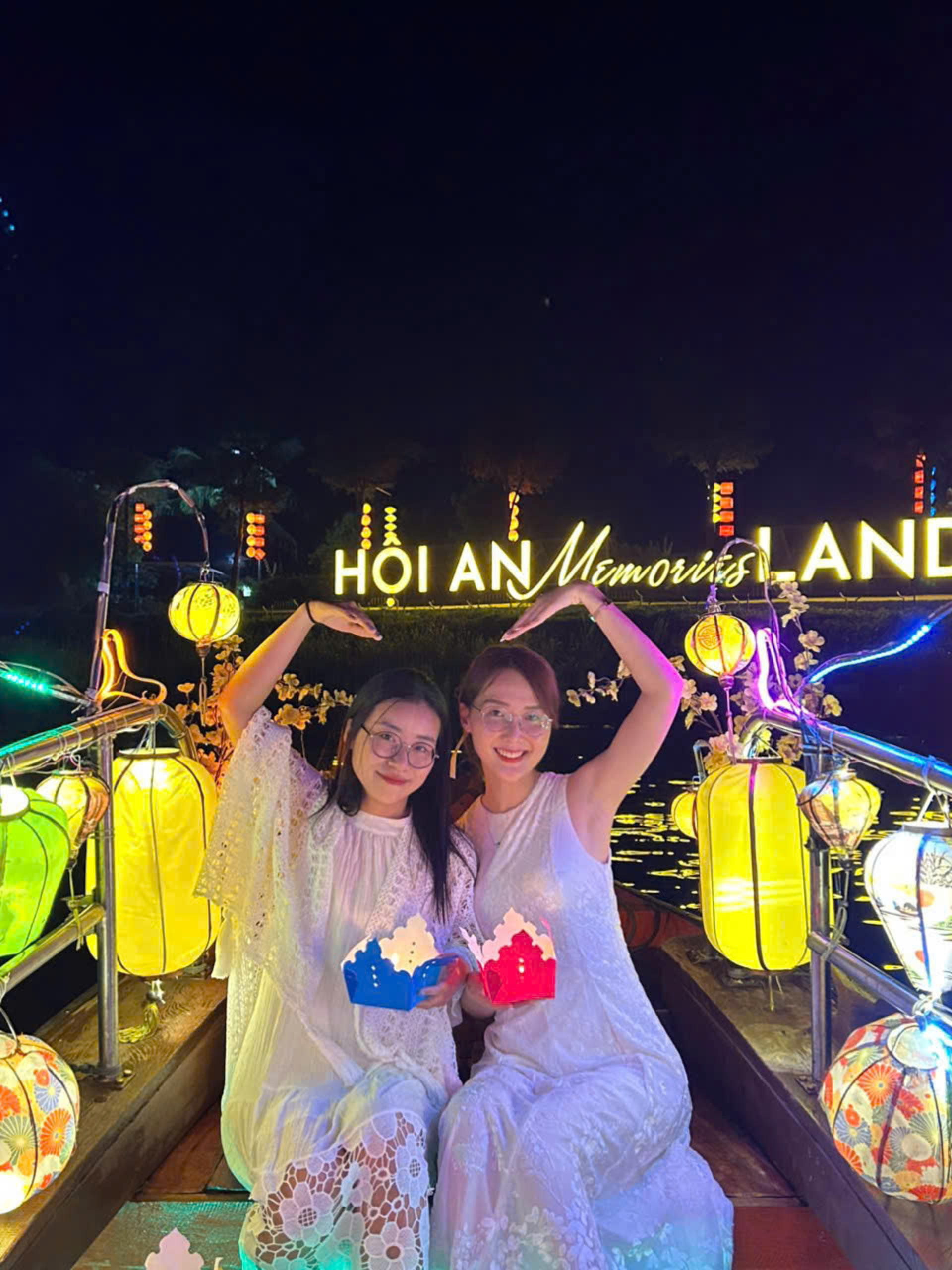 Hoi An: Hoai River Premium Boat Ride & Floating Lantern Experience - Thumbnail 6