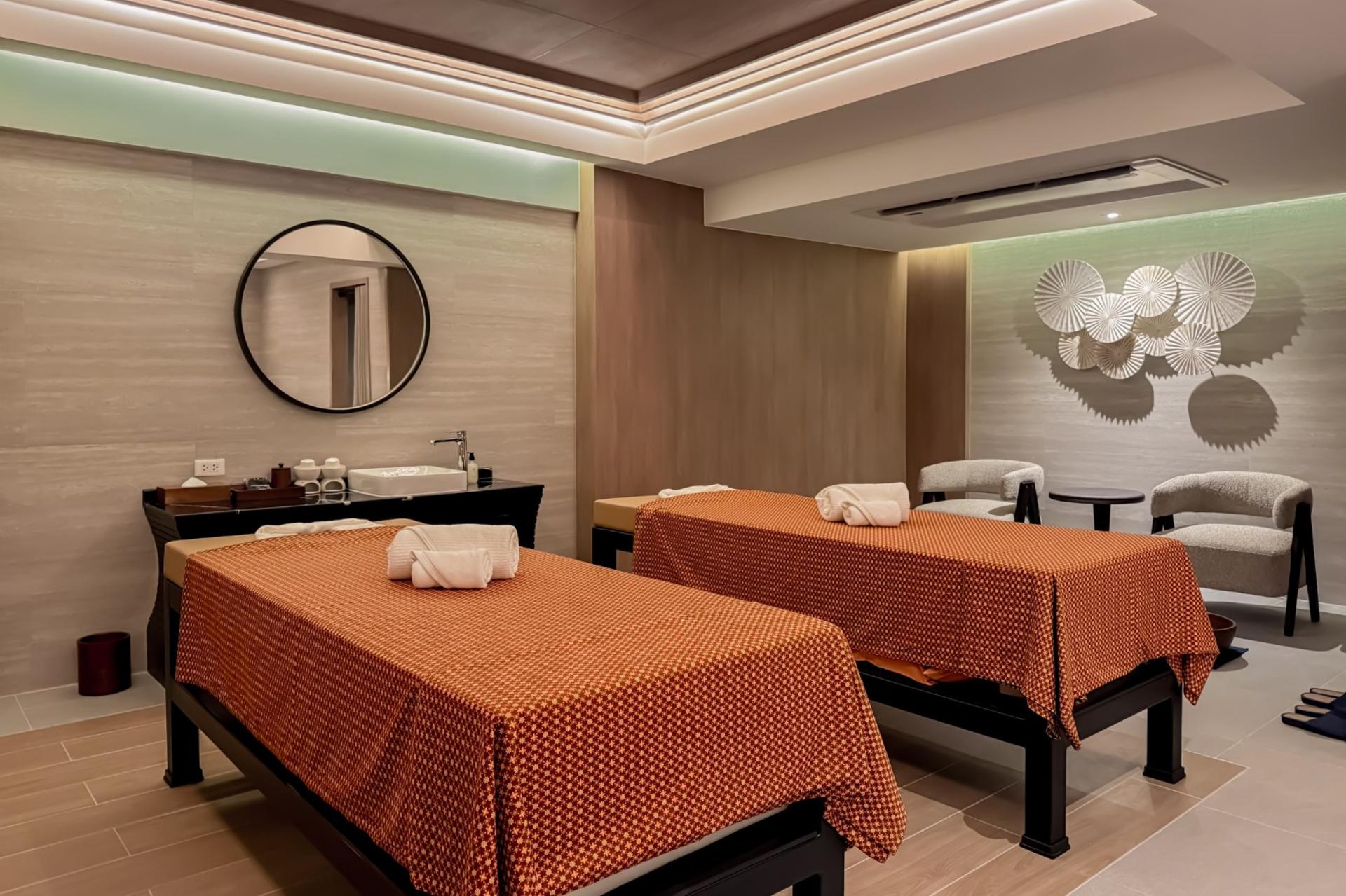 Health Land Spa at Surawong in Bangkok - Thumbnail 12
