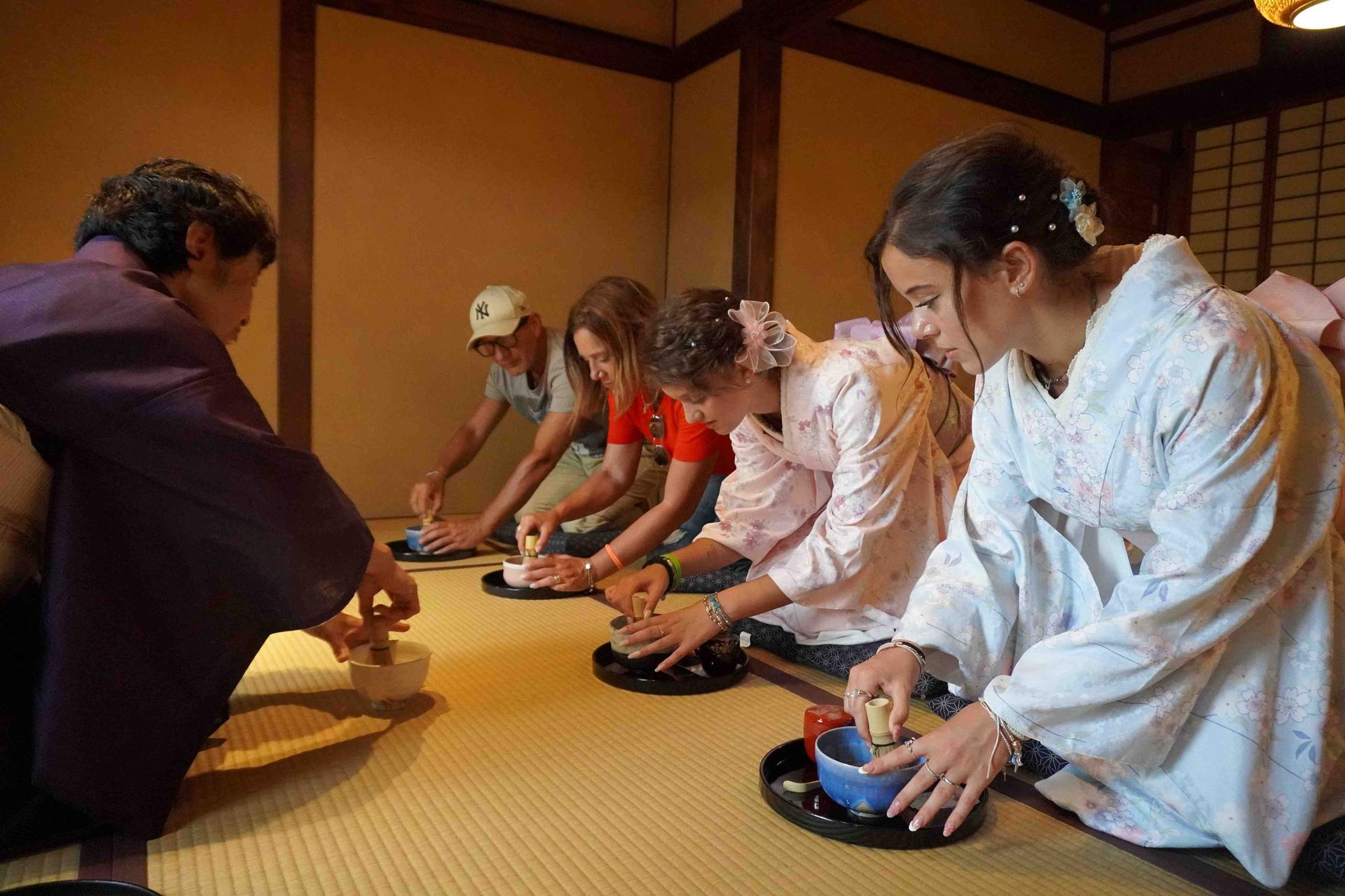 Authentic Tea Ceremony, Calligraphy in Kyoto with River View - Thumbnail 4