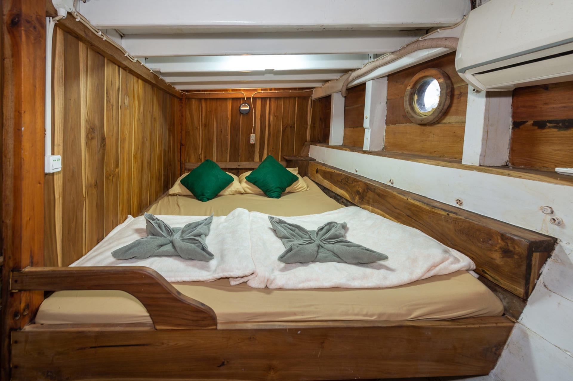 Dahayu Phinisi Sailing Komodo Liveaboard Labuan Bajo - Thumbnail 10