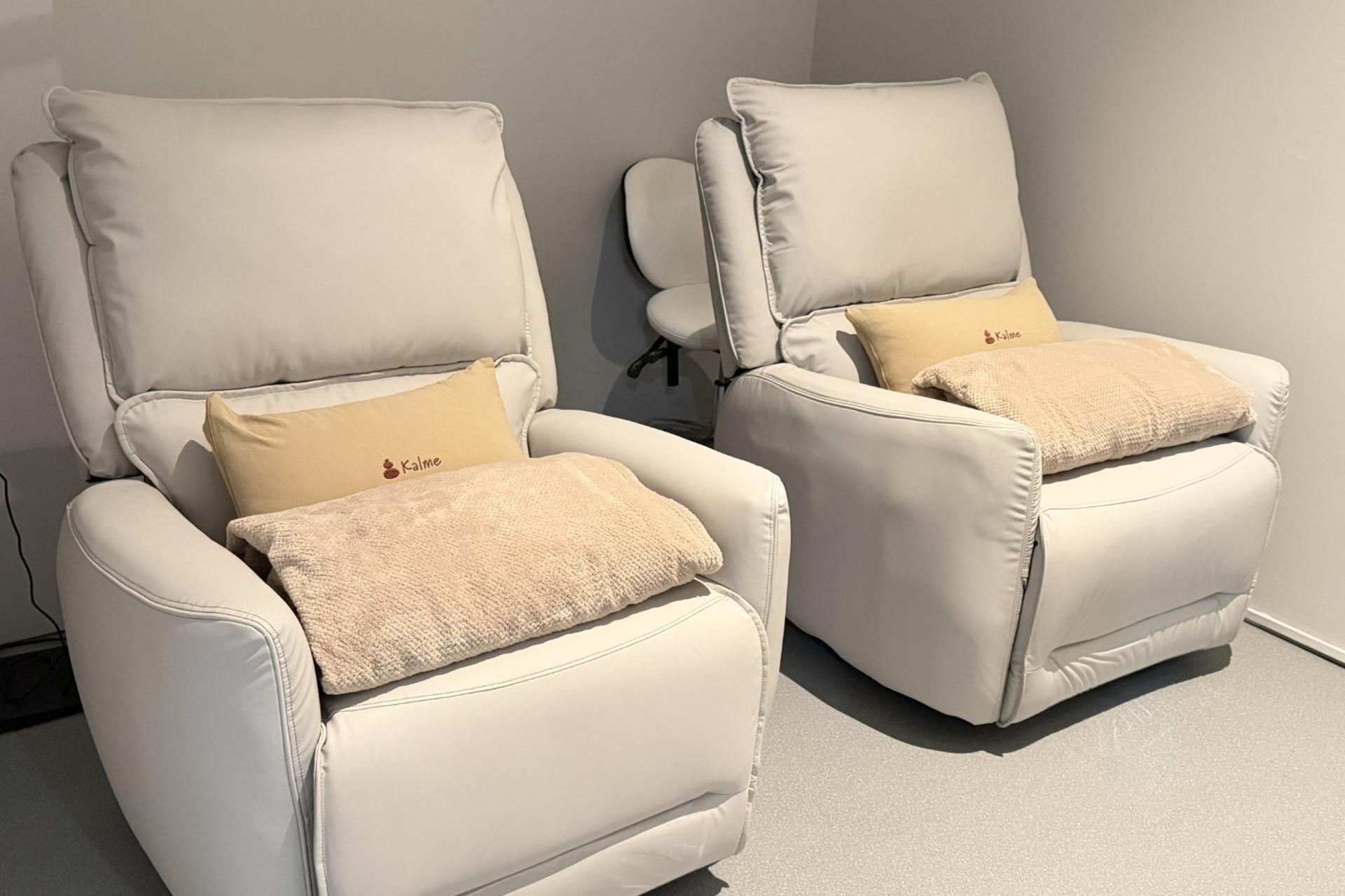 KALME Facial, Nail & Lash at BTS Phrom Phong Station in Bangkok - Thumbnail 2