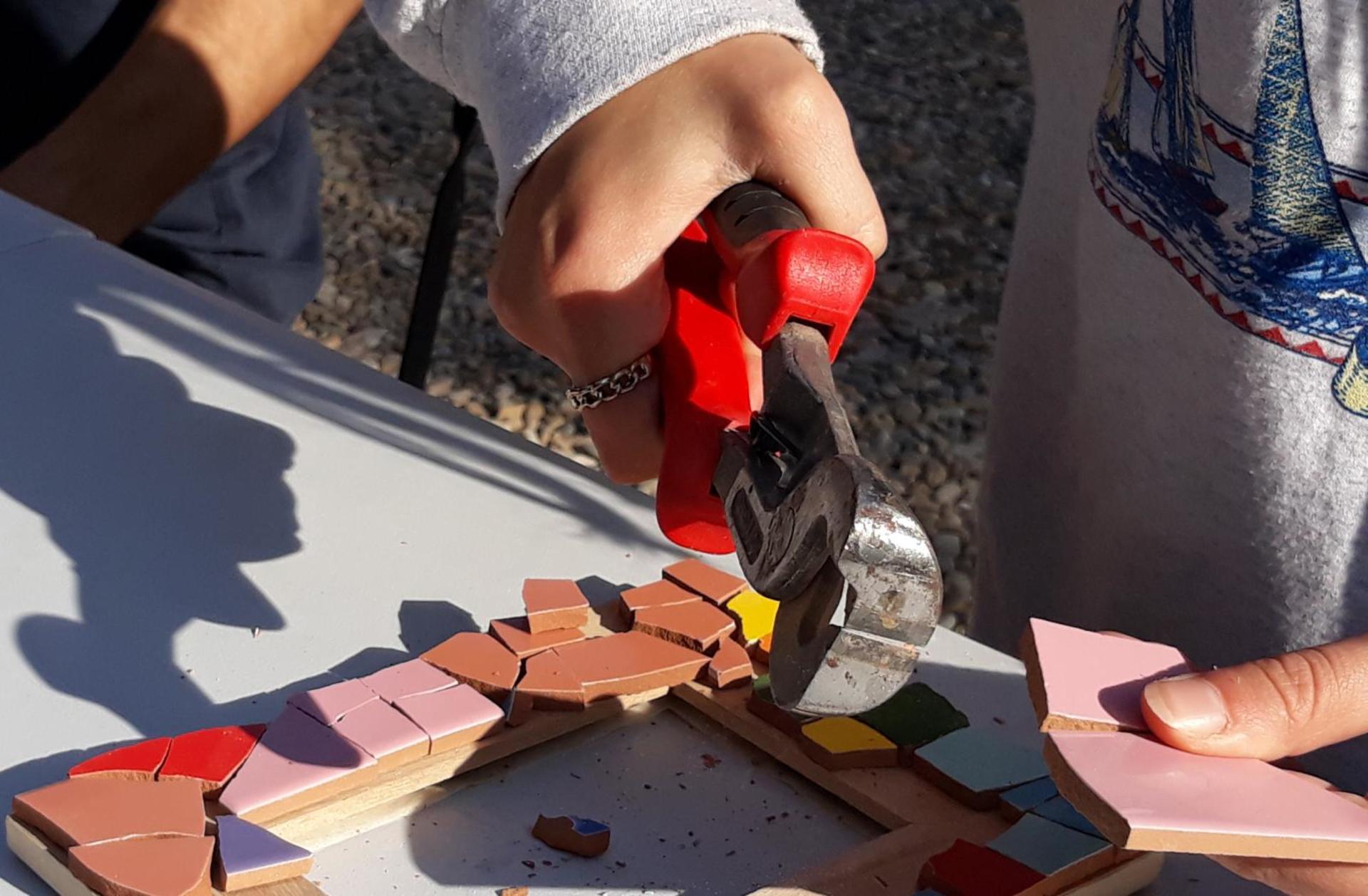 Trencadis Mosaic Class in Barcelona - Thumbnail 20
