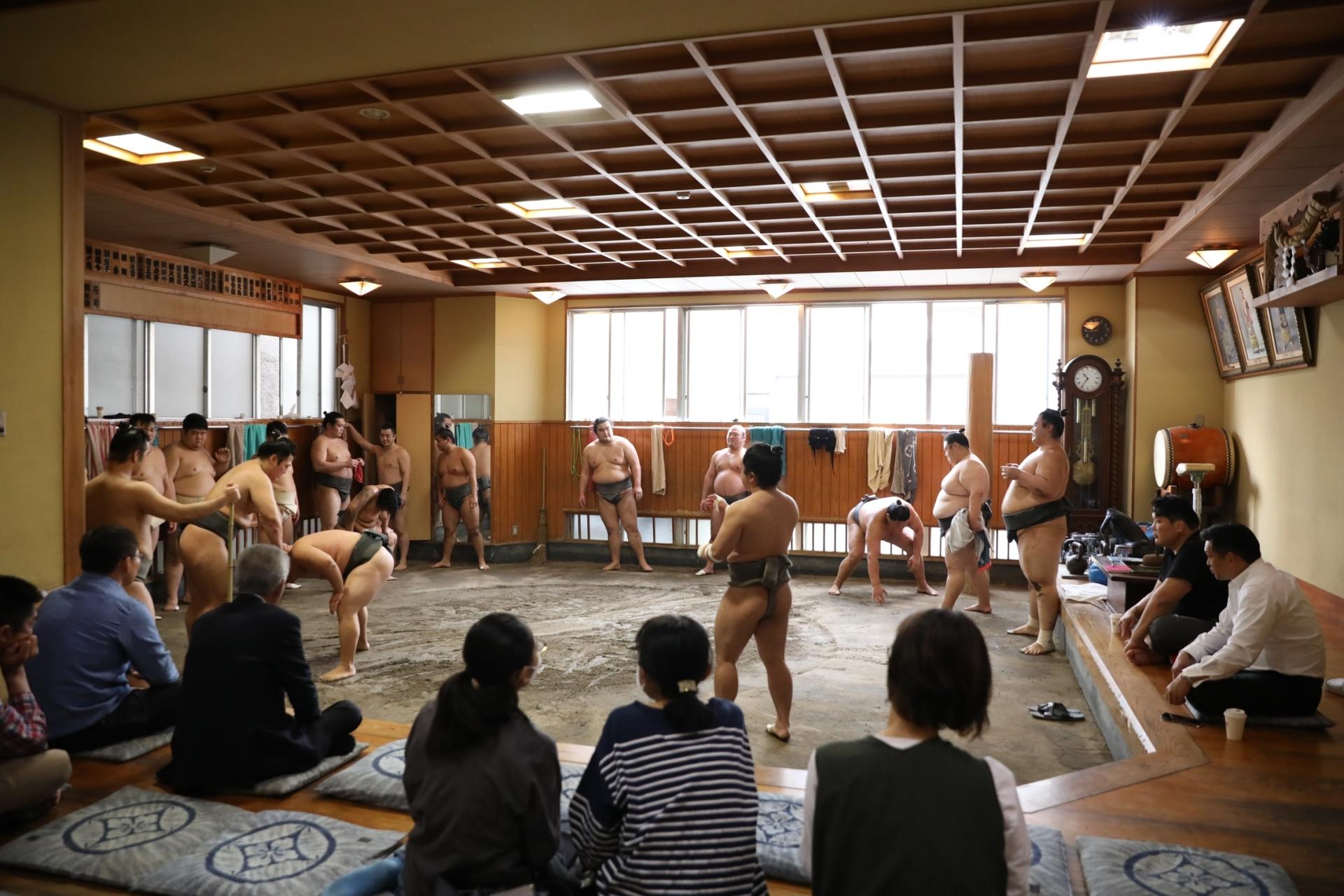 Tokyo Real Sumo Morning Practice with Expert Reporter - Thumbnail 18
