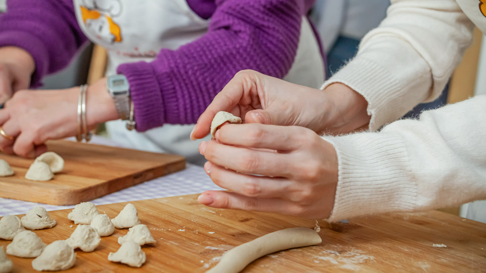 Pasta and tiramisu cooking class in Lecce - Thumbnail 3