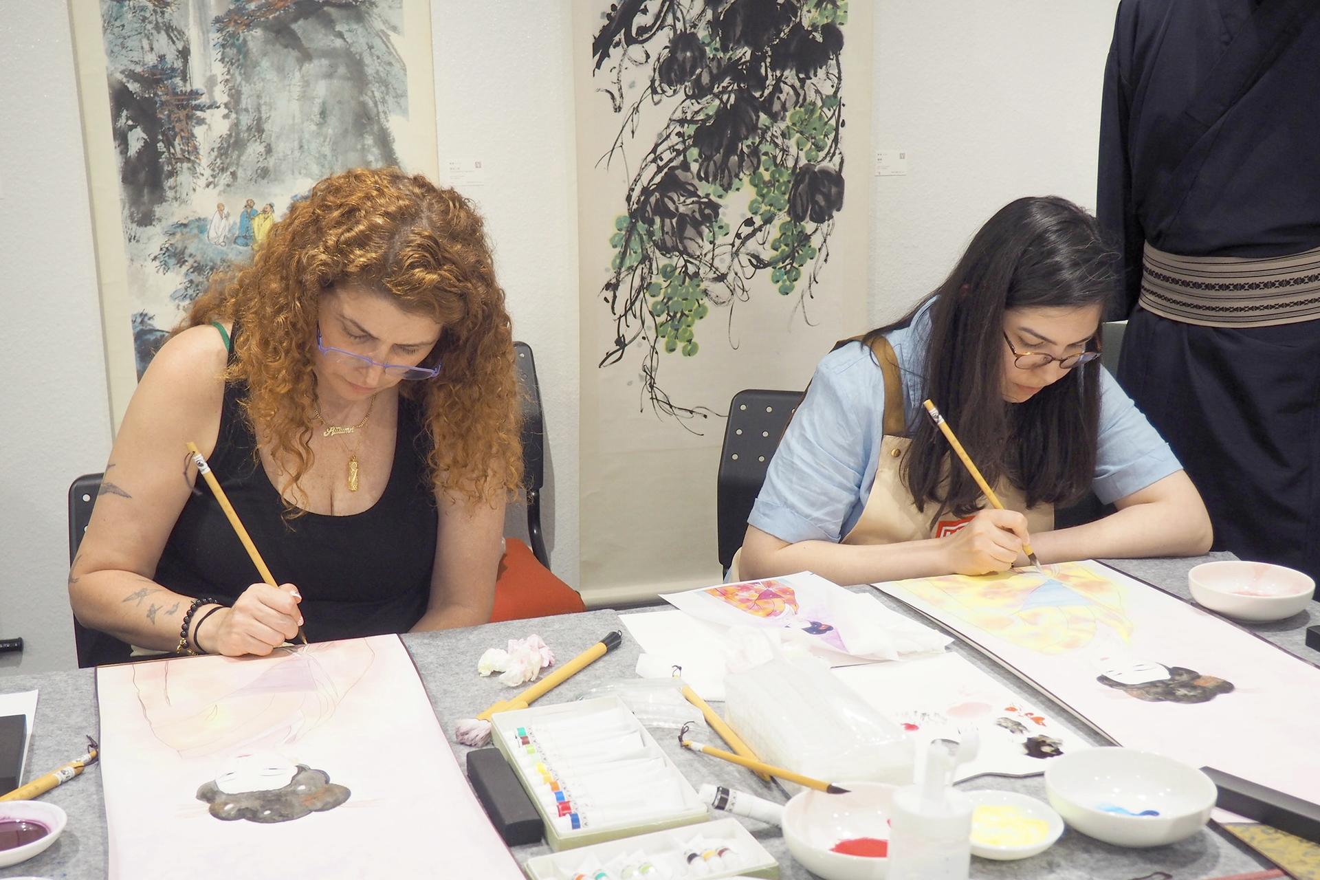 Tokyo Ginza: Japanese Style Painting Workshop - Thumbnail 3