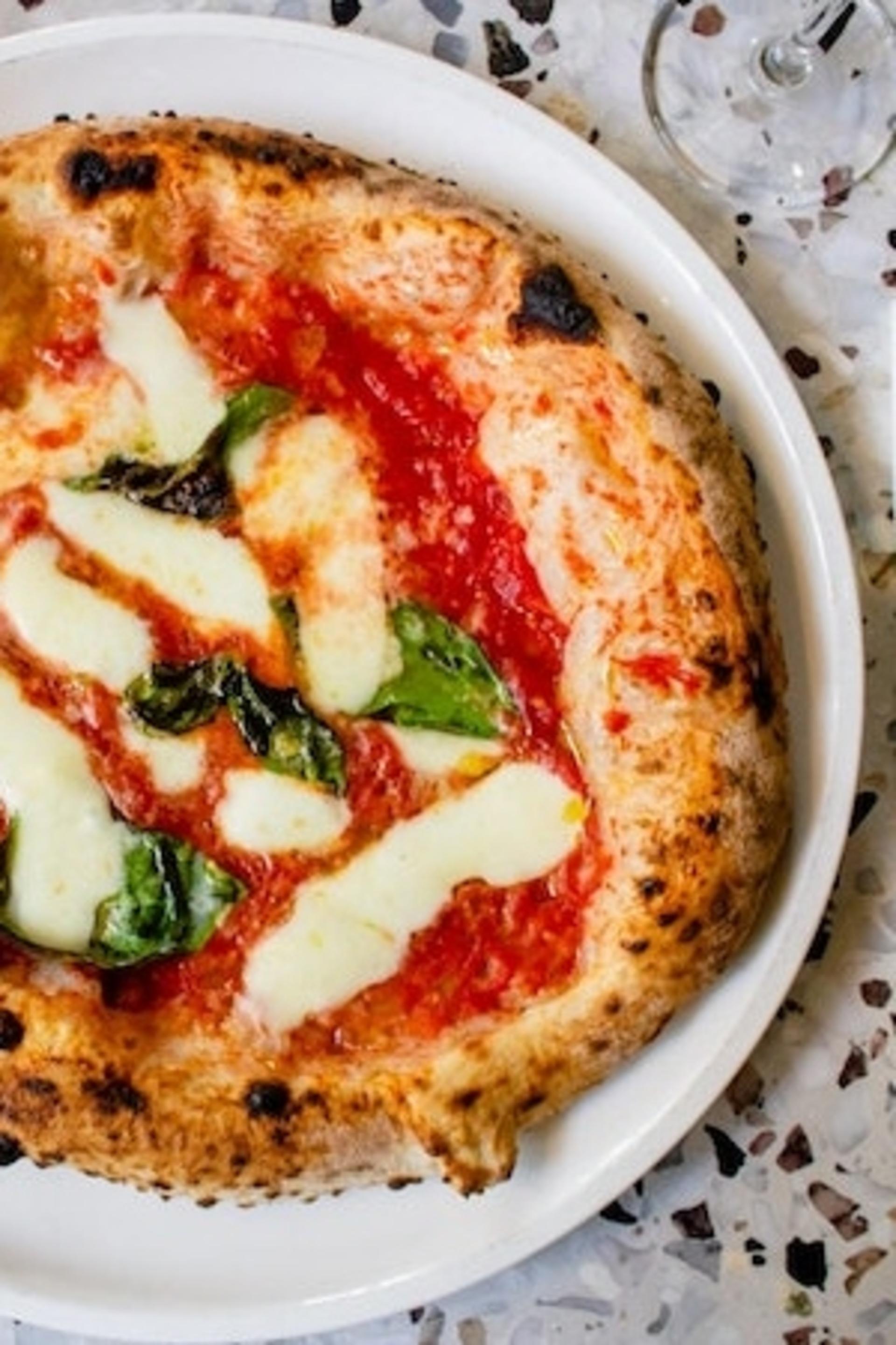 Naples Pizza Tasting and City Center Walking Tour - Thumbnail 4