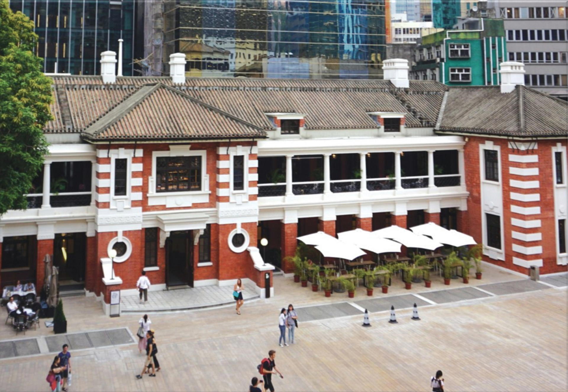 Deluxe Hong Kong Day Tour: Priority Peak Tram, City Walk & Dim Sum - Thumbnail 9