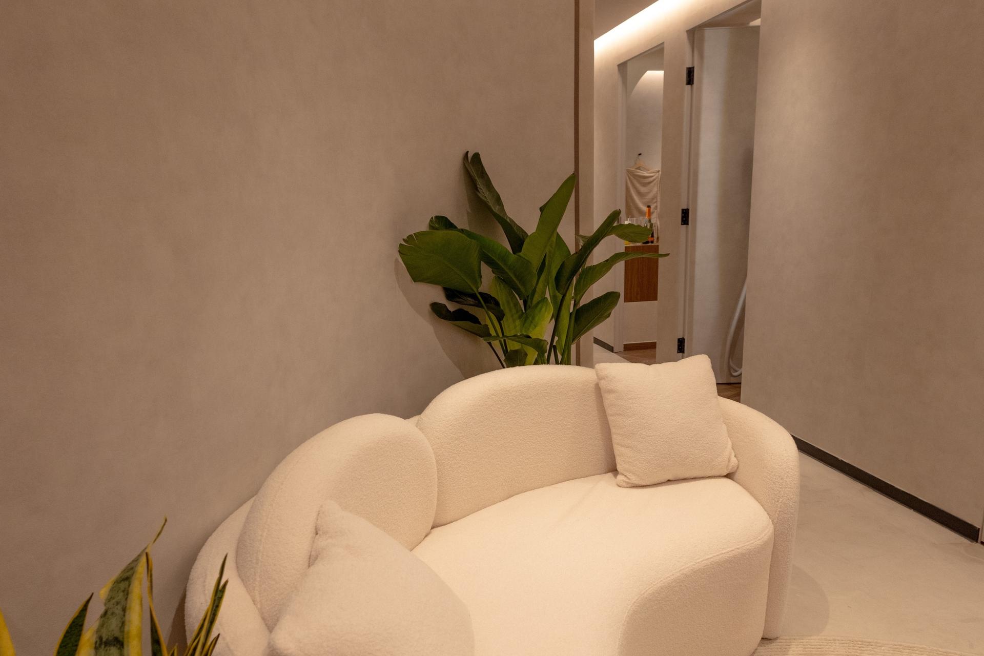 Refinery Beauty-Body Shaping Beauty & Massage Experience | Breast Shaping | Lymphatic Detox | Causeway Bay - Thumbnail 4