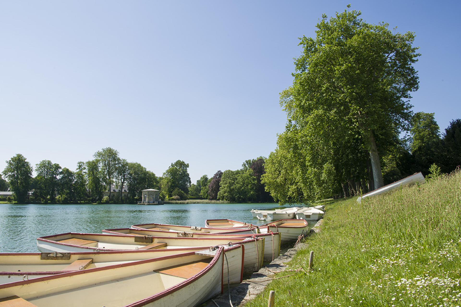Castles of Fontainebleau and Vaux-le-Vicomte Day Trip from Paris - Thumbnail 7
