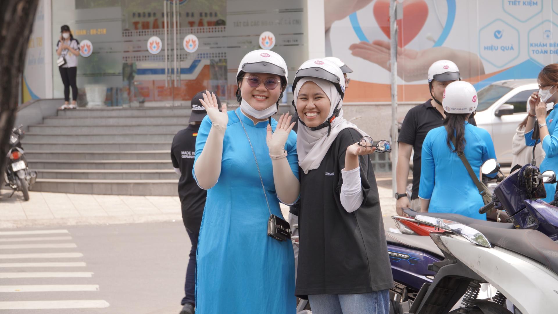 Ho Chi Minh City Motorbike City Tour with Aodai Rider - Thumbnail 4