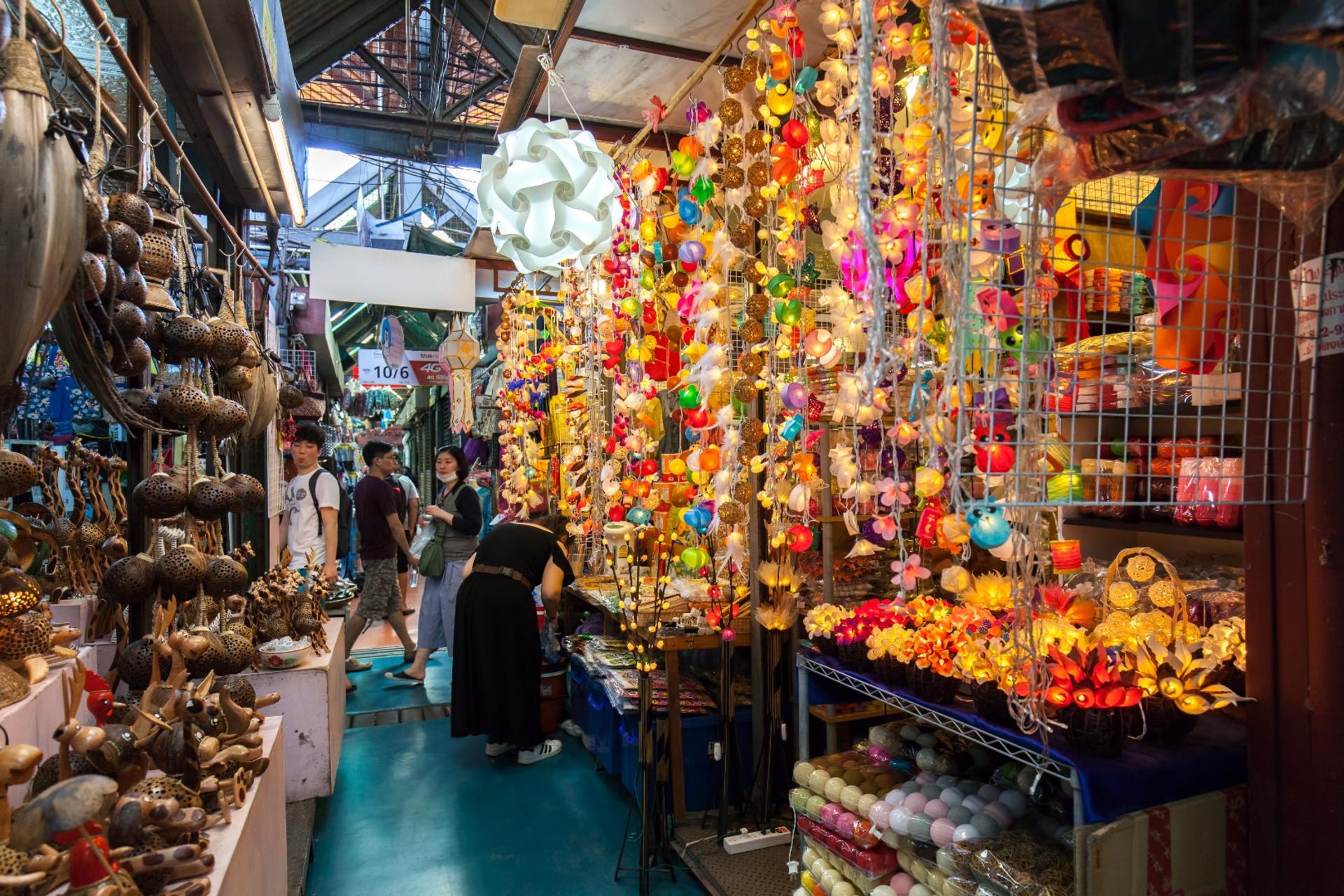 Private DamnoenSaduak Floating Market,Chatuchak Market DayTour by AK - Thumbnail 4
