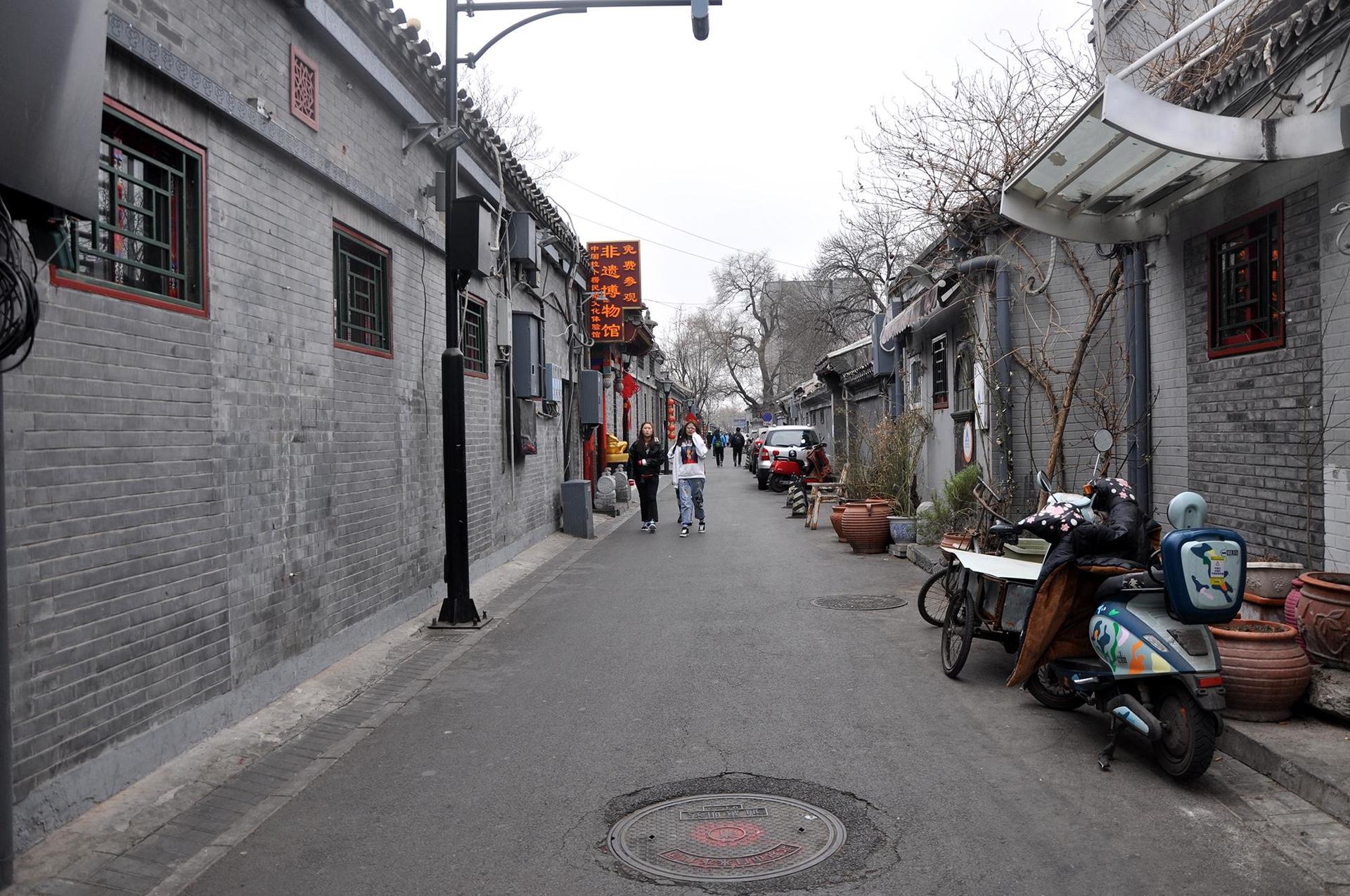 Private Half-Day Beijing Hutong Tour: Nanluoguxiang, Yuer Hutong, Bell and Drum Towers, Shichahai  - Thumbnail 4