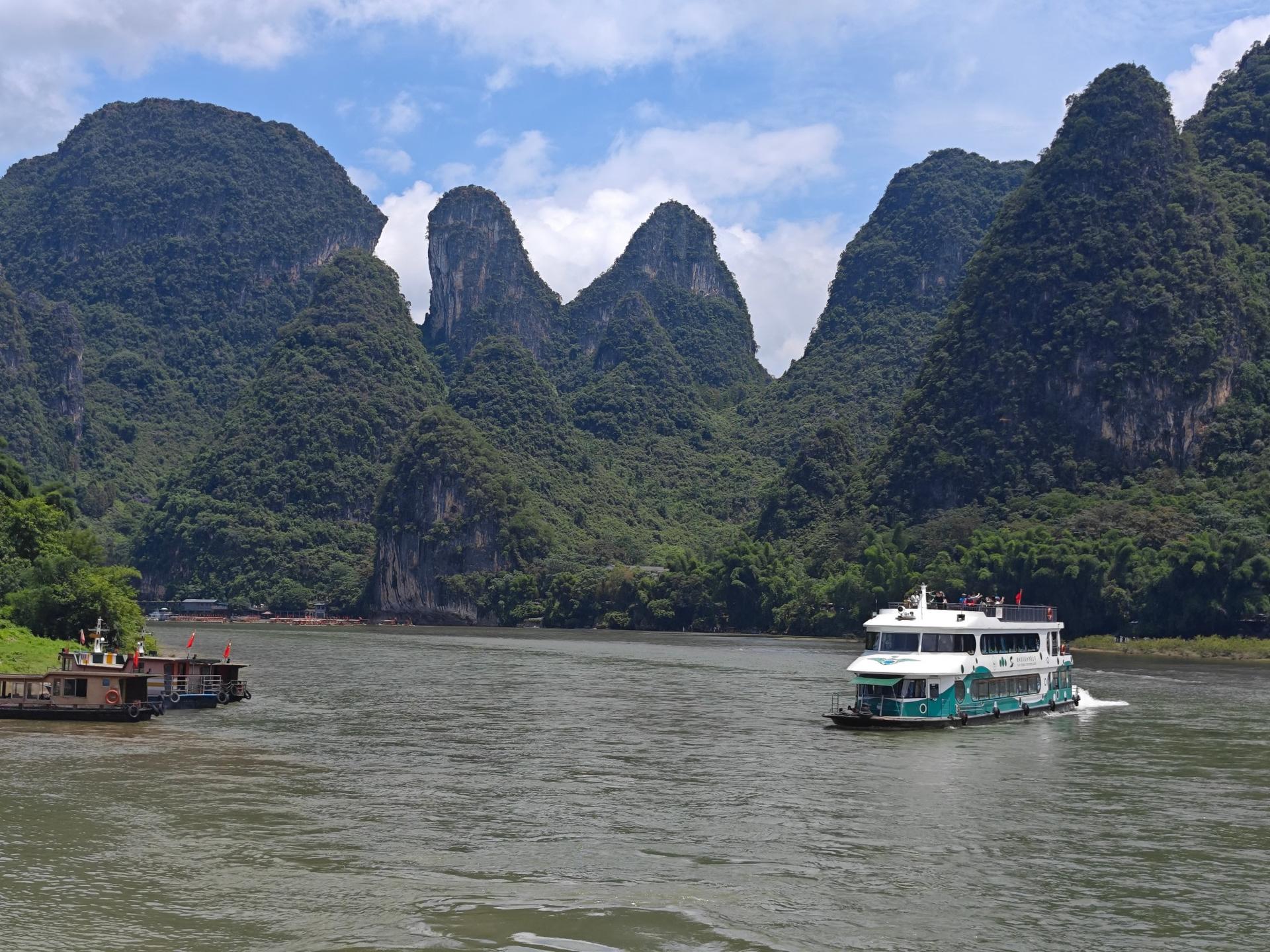 Guilin Yangshuo Li River Day Tour (Four/Three Star Cruise ) - Image 1