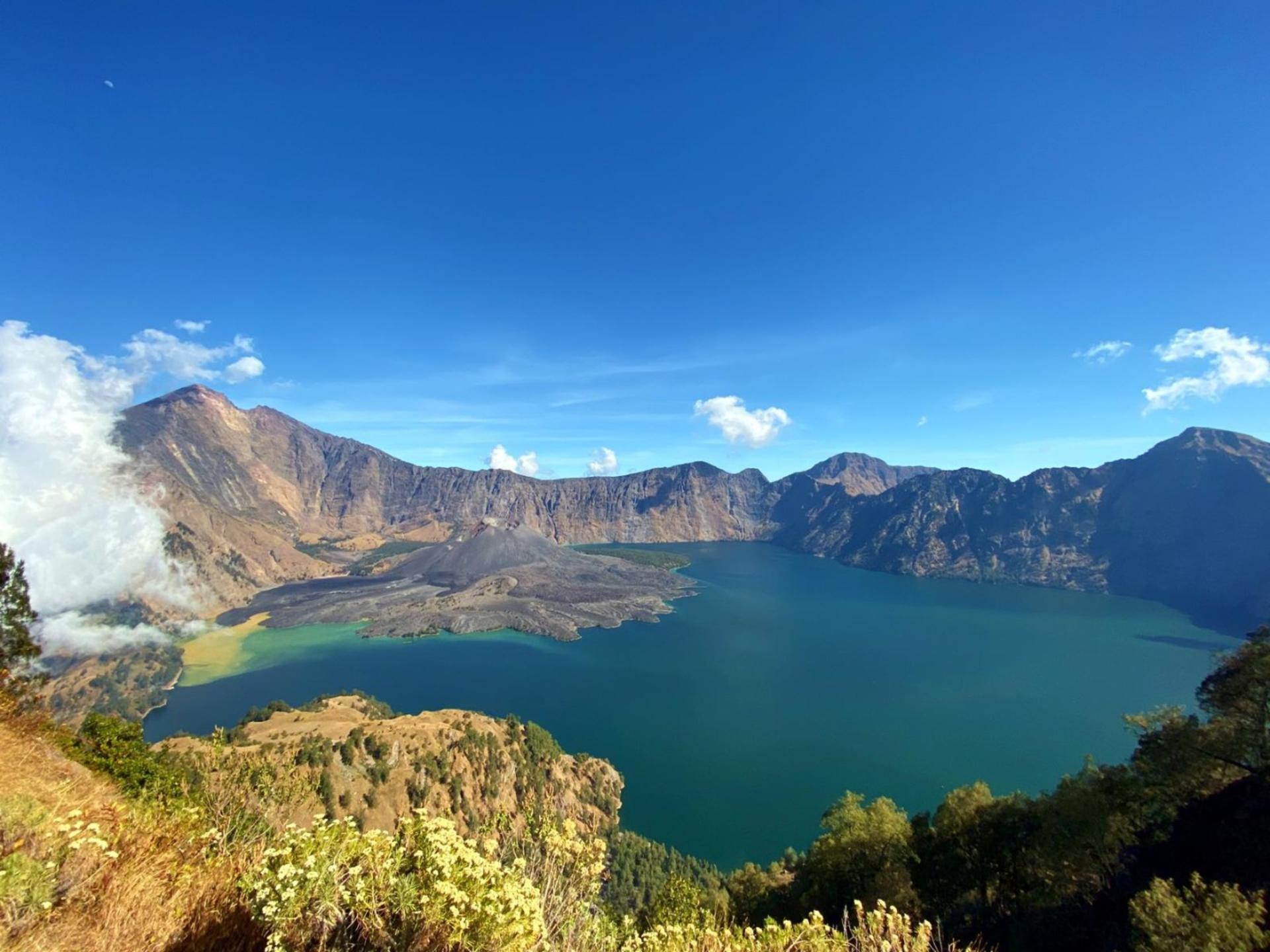 Mount Rinjani Crater Rim Multi-Days Trekking in Lombok - Thumbnail 3