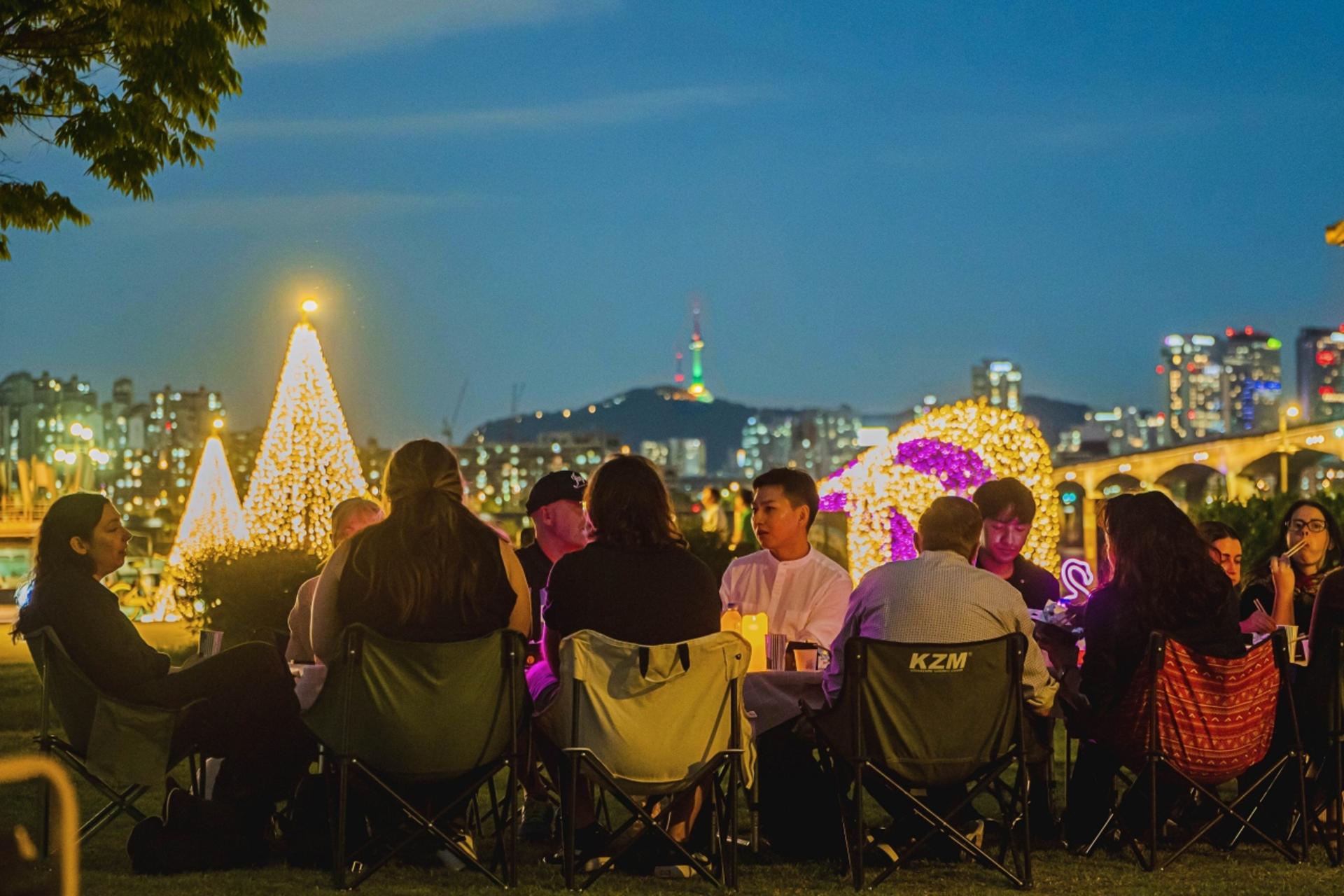 Seoul Han River Night Cruise & Guided Games Experience - Thumbnail 5