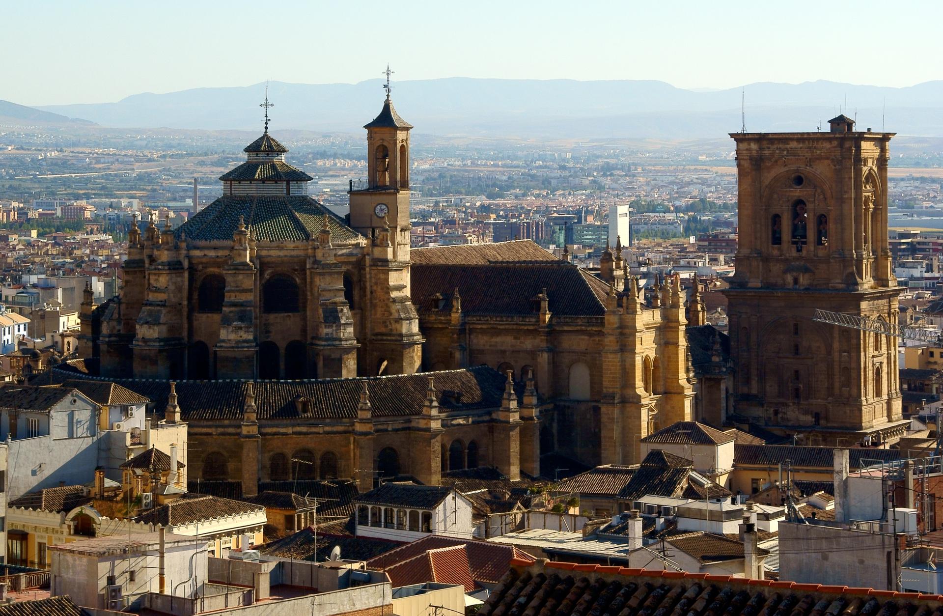 Alhambra, Cathedral and Royal Chapel Guided Tour in Granada - Thumbnail 5