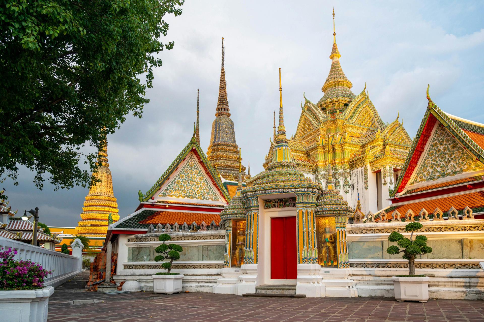 Bangkok Temple and City Tour With Wat Traimit and Royal Grand Palace - Thumbnail 9