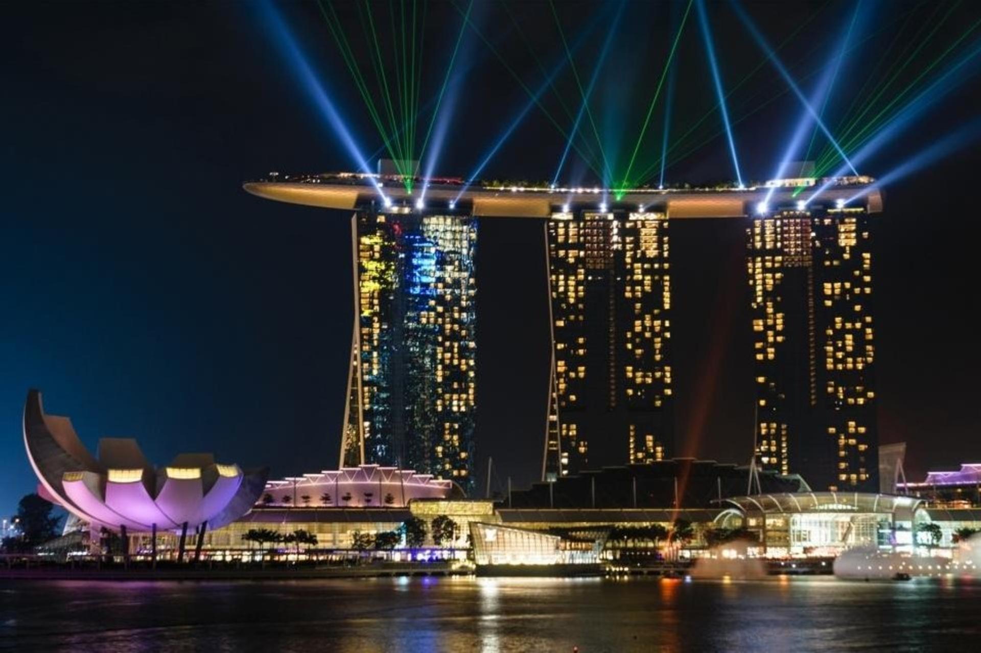 Singapore River Cruise with Seafood Restaurant Dinner and Chinatown Murals Tour - Thumbnail 7