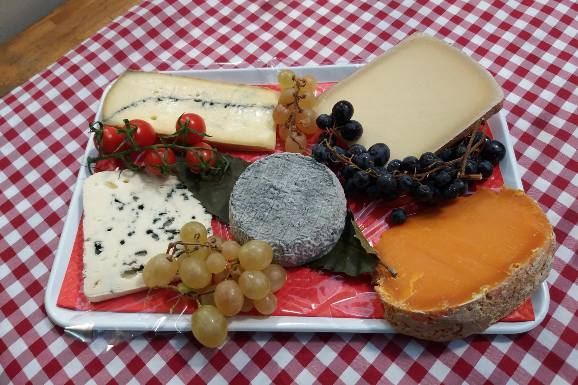 Le Marais Food Tour with Tastings and Wine in Paris - Thumbnail 6