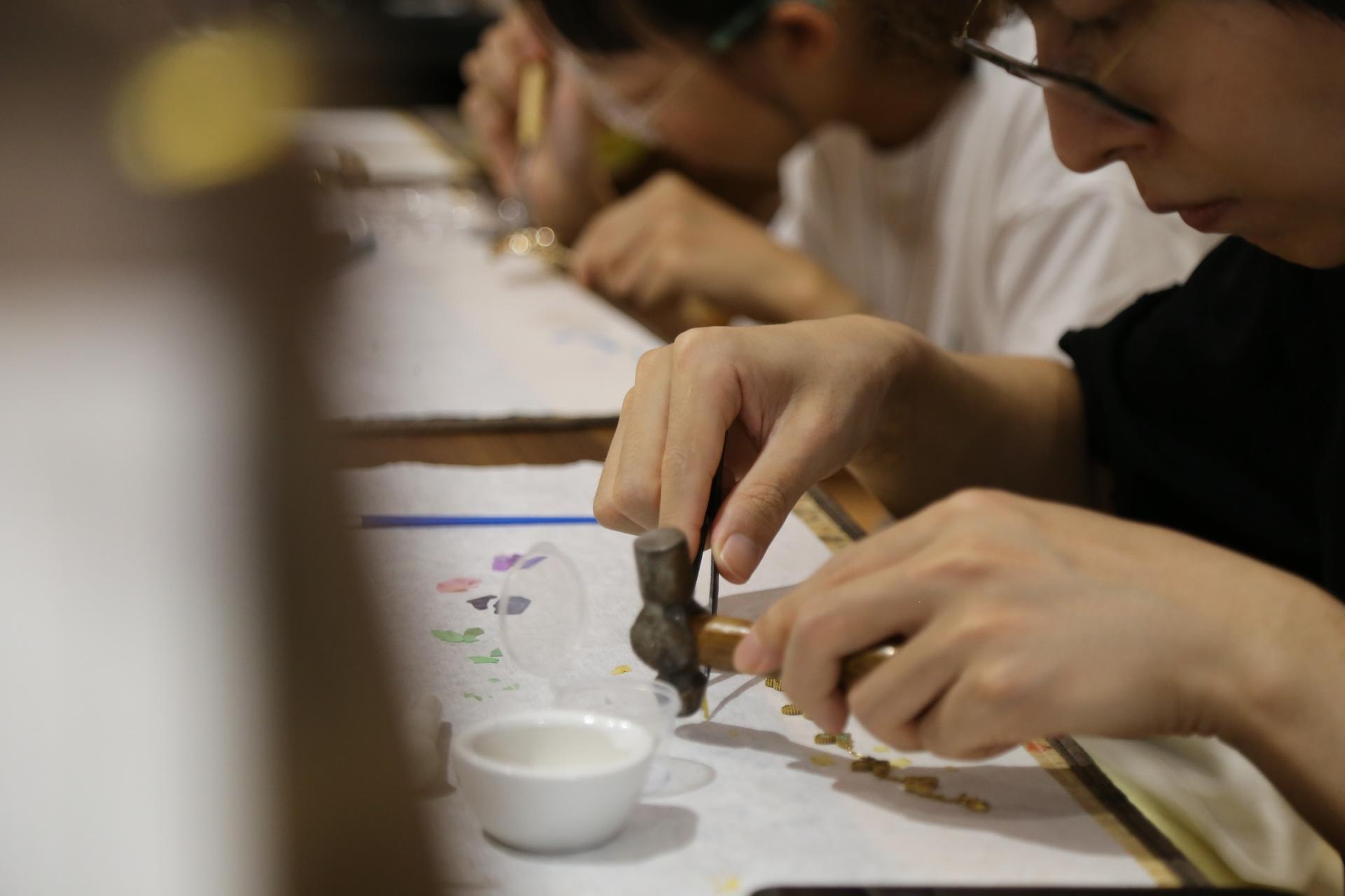 Mother-of-Pearl Jewelry Workshop in a Historic Shanghai Alley  - Thumbnail 8